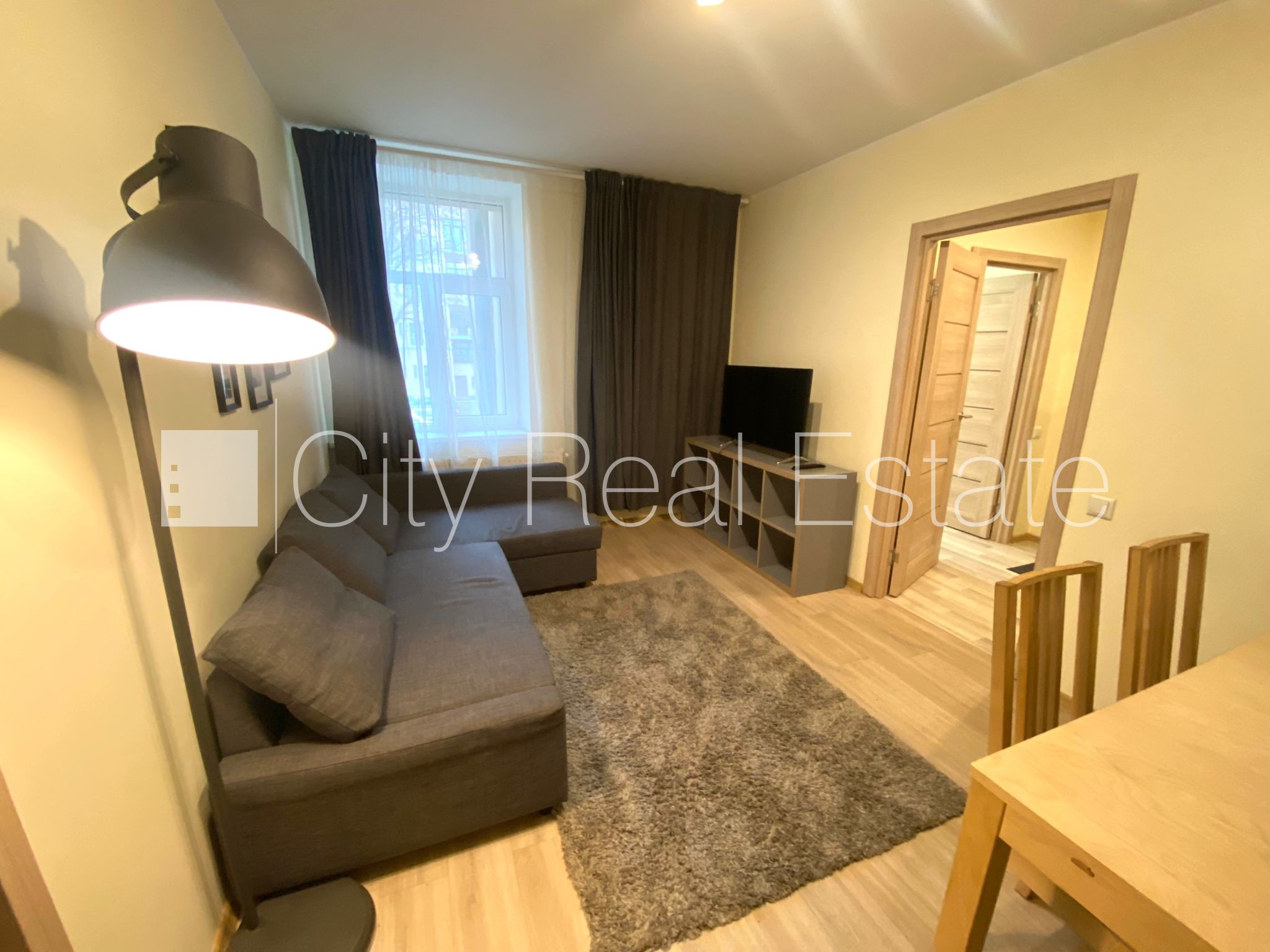 Sludinājumi. Pagalma māja, slēgts pagalms, kāpņu telpa pēc kapitālā remonta, istabas izolētas 2 gab., studio Cena: 689 EUR/mēn Foto #3