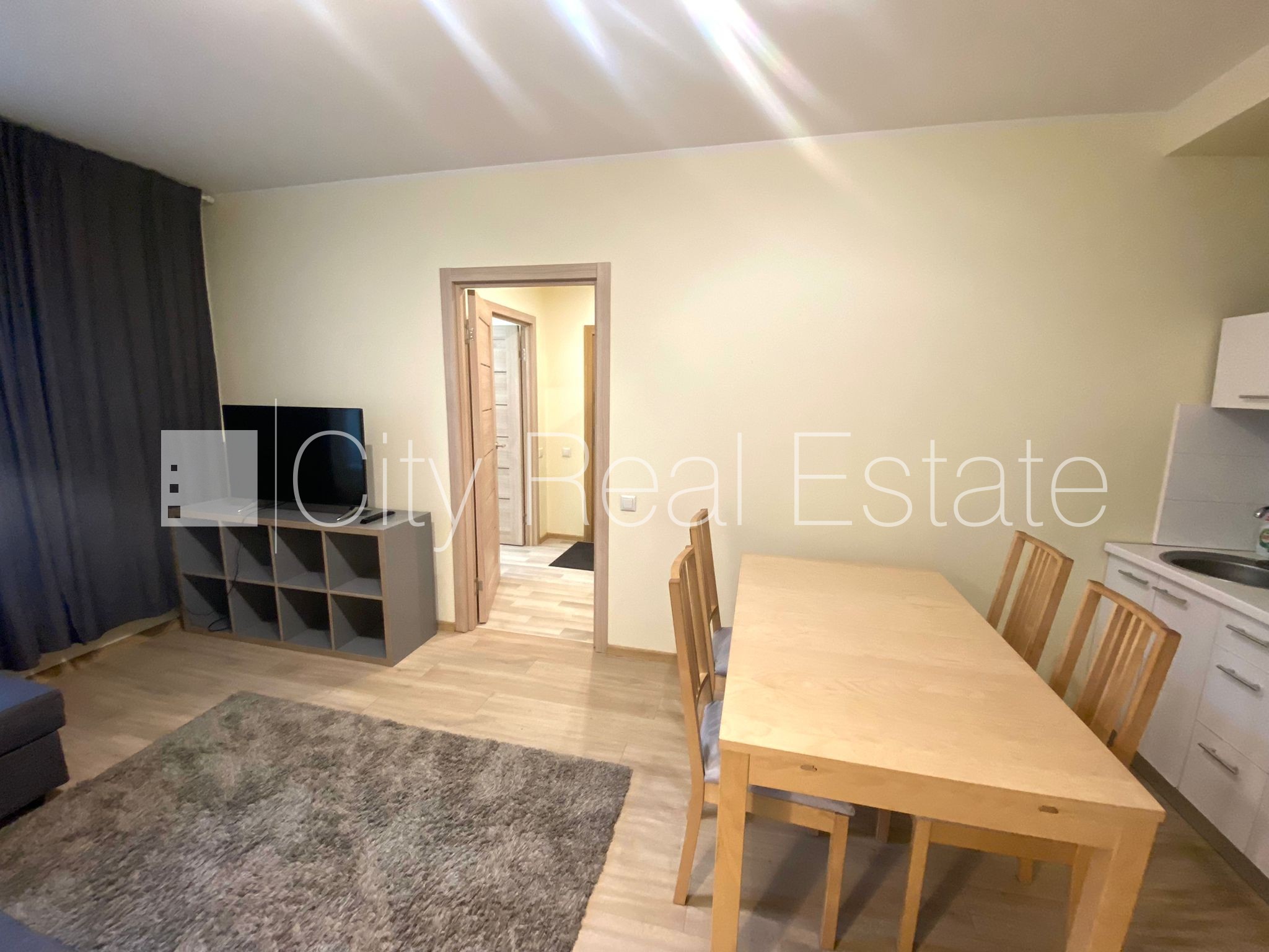 Sludinājumi. Pagalma māja, slēgts pagalms, kāpņu telpa pēc kapitālā remonta, istabas izolētas 2 gab., studio Cena: 689 EUR/mēn Foto #8