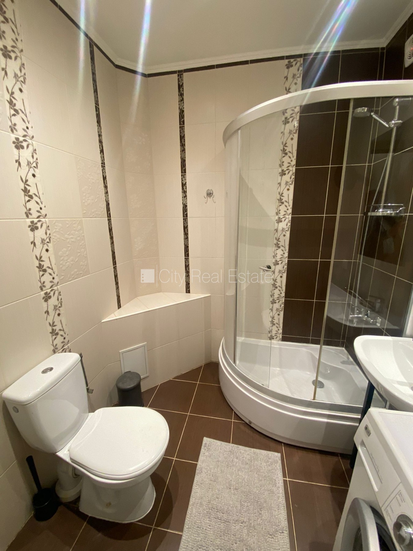 Sludinājumi. Pagalma māja, slēgts pagalms, kāpņu telpa pēc kapitālā remonta, istabas izolētas 2 gab., studio Cena: 689 EUR/mēn Foto #12