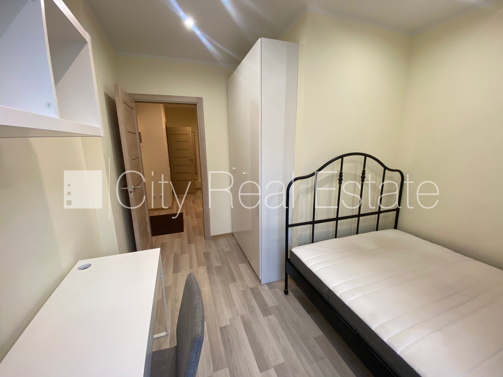 Sludinājumi. Pagalma māja, slēgts pagalms, kāpņu telpa pēc kapitālā remonta, istabas izolētas 2 gab., studio Cena: 689 EUR/mēn Foto #9