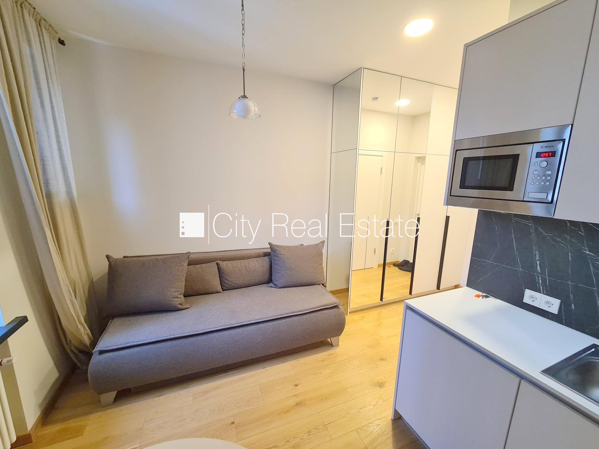 Sludinājumi. Pagalma ēka, renovēta māja, slēgts pagalms, ieeja no ielas un pagalma, ir lifts, kāpņu telpa pēc Cena: 330 EUR/mēn Foto #8