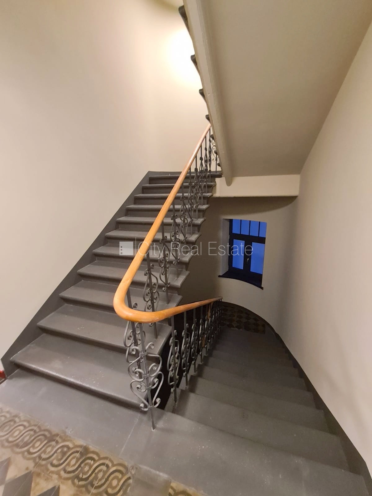 Sludinājumi. Pagalma ēka, renovēta māja, slēgts pagalms, ieeja no ielas un pagalma, ir lifts, kāpņu telpa pēc Cena: 440 EUR/mēn Foto #20