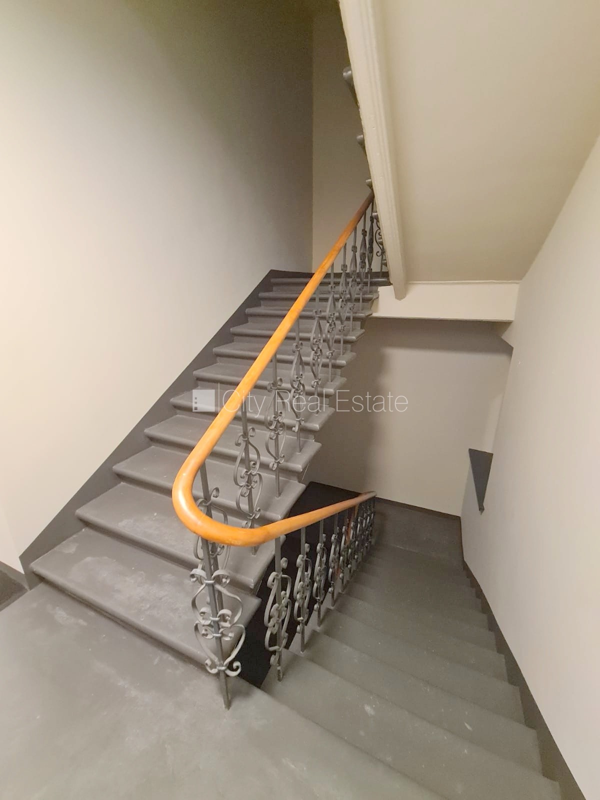 Sludinājumi. Pagalma ēka, renovēta māja, slēgts pagalms, ieeja no ielas un pagalma, ir lifts, kāpņu telpa pēc Cena: 440 EUR/mēn Foto #22