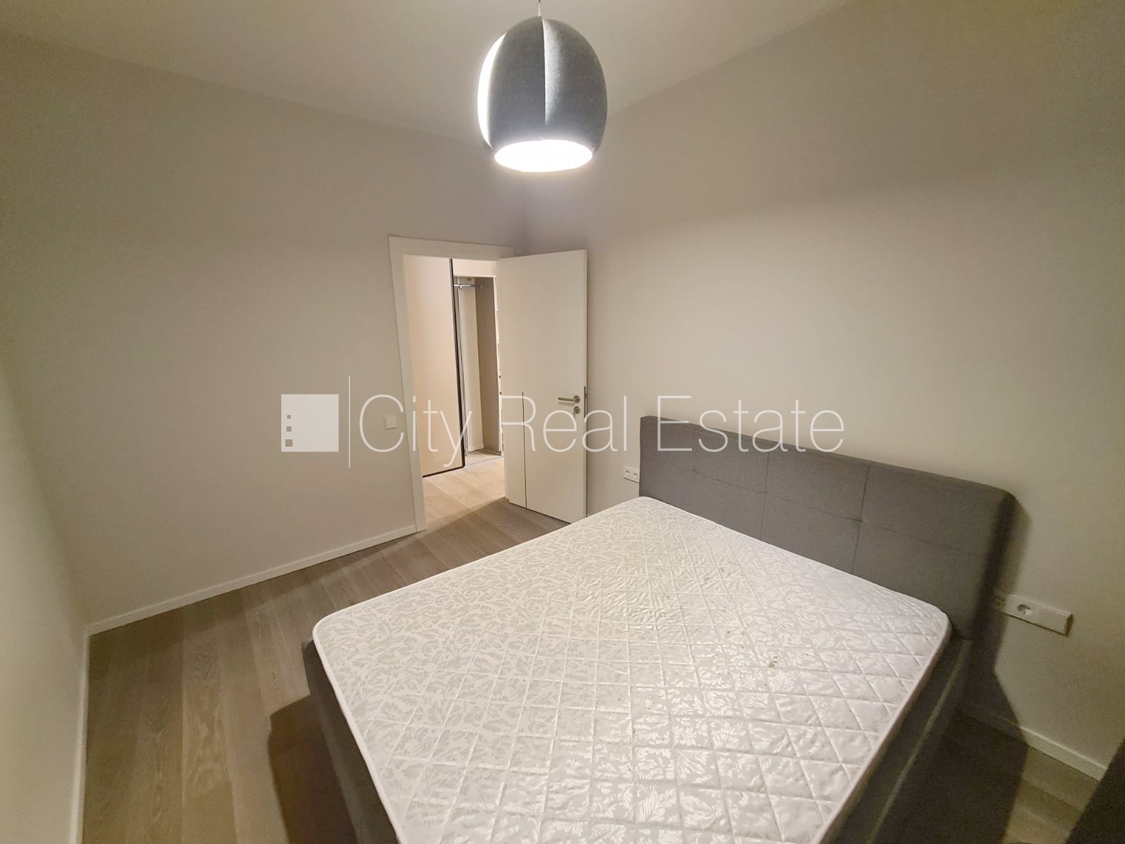 Sludinājumi. Pagalma ēka, renovēta māja, slēgts pagalms, ieeja no ielas un pagalma, ir lifts, kāpņu telpa pēc Cena: 440 EUR/mēn Foto #10