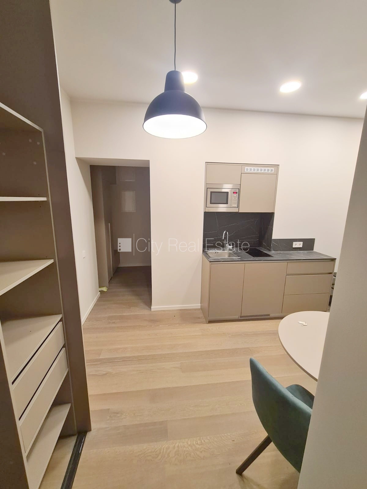 Sludinājumi. Pagalma ēka, renovēta māja, slēgts pagalms, ieeja no ielas un pagalma, ir lifts, kāpņu telpa pēc Cena: 440 EUR/mēn Foto #13