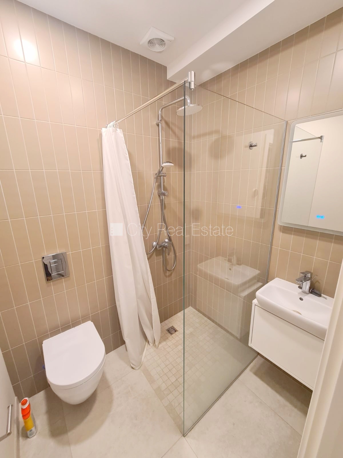 Sludinājumi. Pagalma ēka, renovēta māja, slēgts pagalms, ieeja no ielas un pagalma, ir lifts, kāpņu telpa pēc Cena: 440 EUR/mēn Foto #15