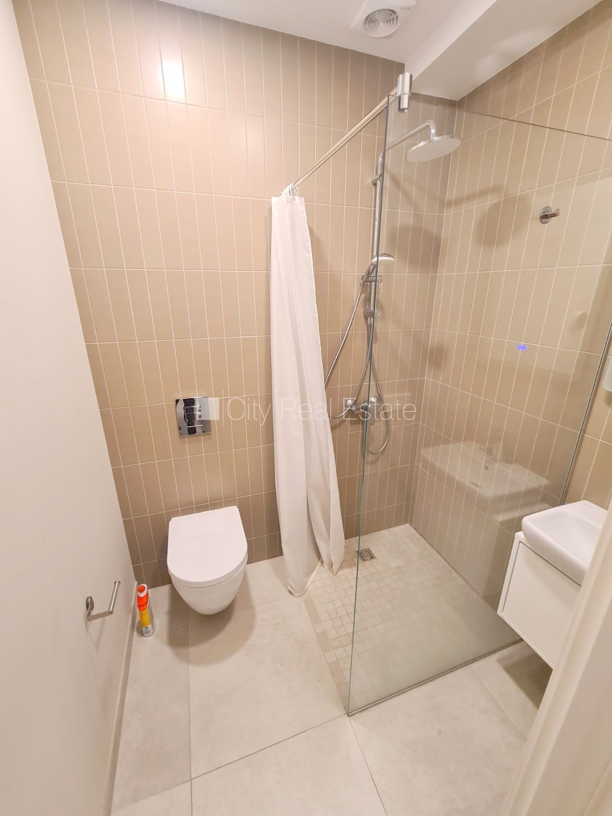 Sludinājumi. Pagalma ēka, renovēta māja, slēgts pagalms, ieeja no ielas un pagalma, ir lifts, kāpņu telpa pēc Cena: 440 EUR/mēn Foto #14