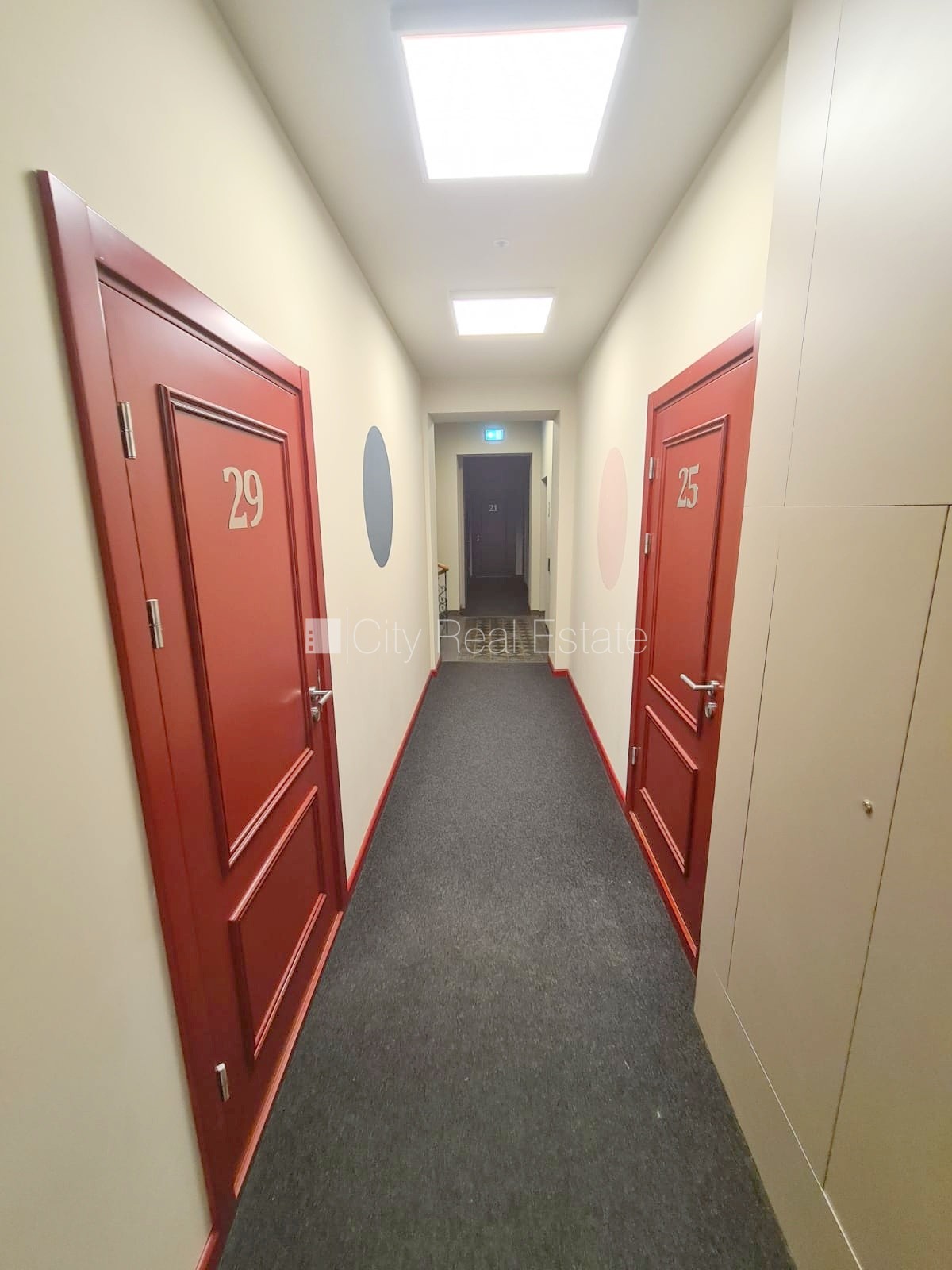 Sludinājumi. Pagalma ēka, renovēta māja, slēgts pagalms, ieeja no ielas un pagalma, ir lifts, kāpņu telpa pēc Cena: 440 EUR/mēn Foto #18