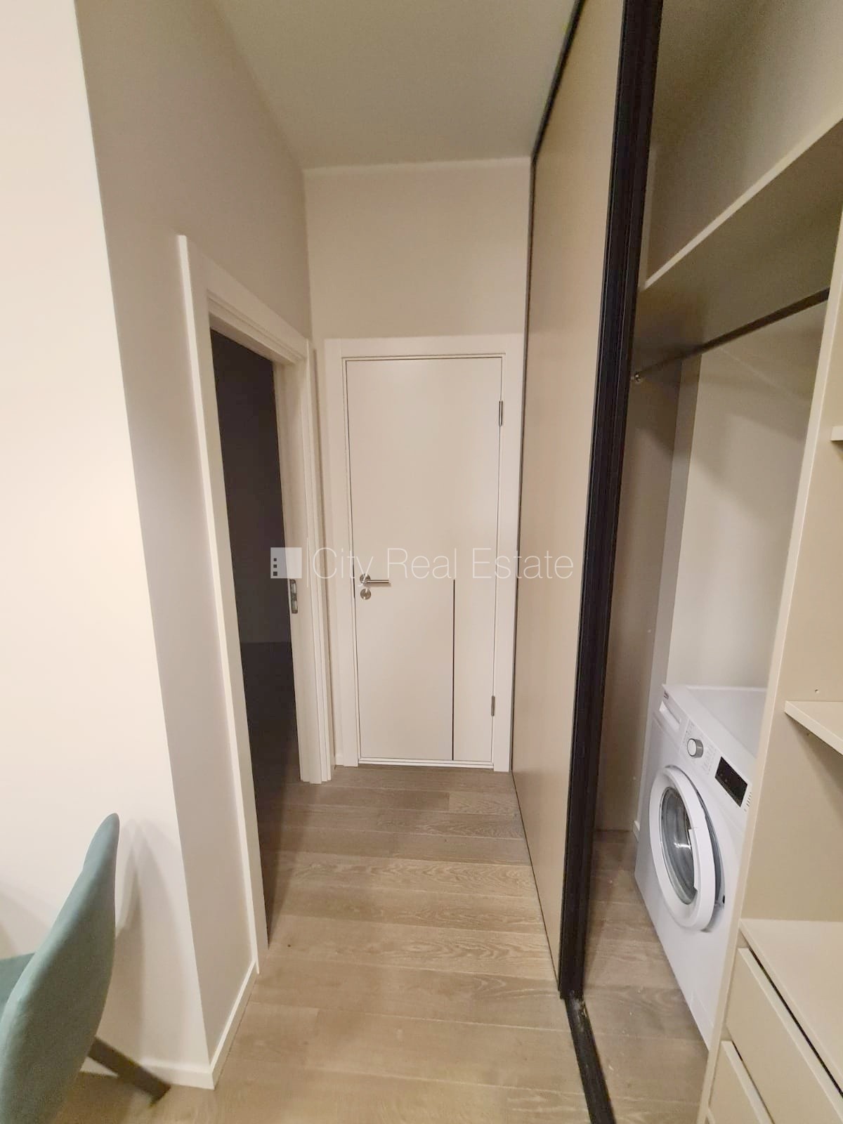 Sludinājumi. Pagalma ēka, renovēta māja, slēgts pagalms, ieeja no ielas un pagalma, ir lifts, kāpņu telpa pēc Cena: 440 EUR/mēn Foto #9