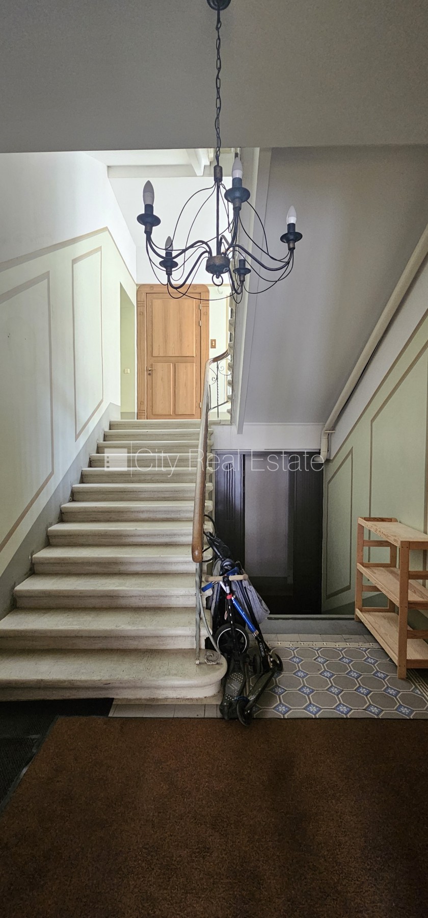 Sludinājumi. Fasādes māja, renovēta māja, slēgts pagalms, vieta automašīnai, ieeja no ielas un pagalma, ir Cena: 1200 EUR/mēn Foto #19