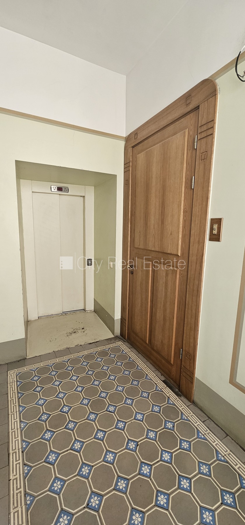 Sludinājumi. Fasādes māja, renovēta māja, slēgts pagalms, vieta automašīnai, ieeja no ielas un pagalma, ir Cena: 1200 EUR/mēn Foto #17