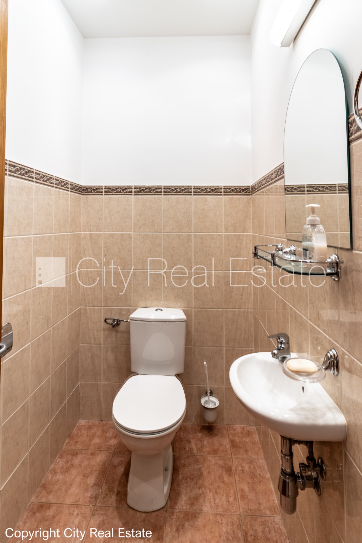 Sludinājumi. Fasādes māja, renovēta māja, slēgts pagalms, vieta automašīnai, ieeja no ielas un pagalma, ir Cena: 1200 EUR/mēn Foto #15