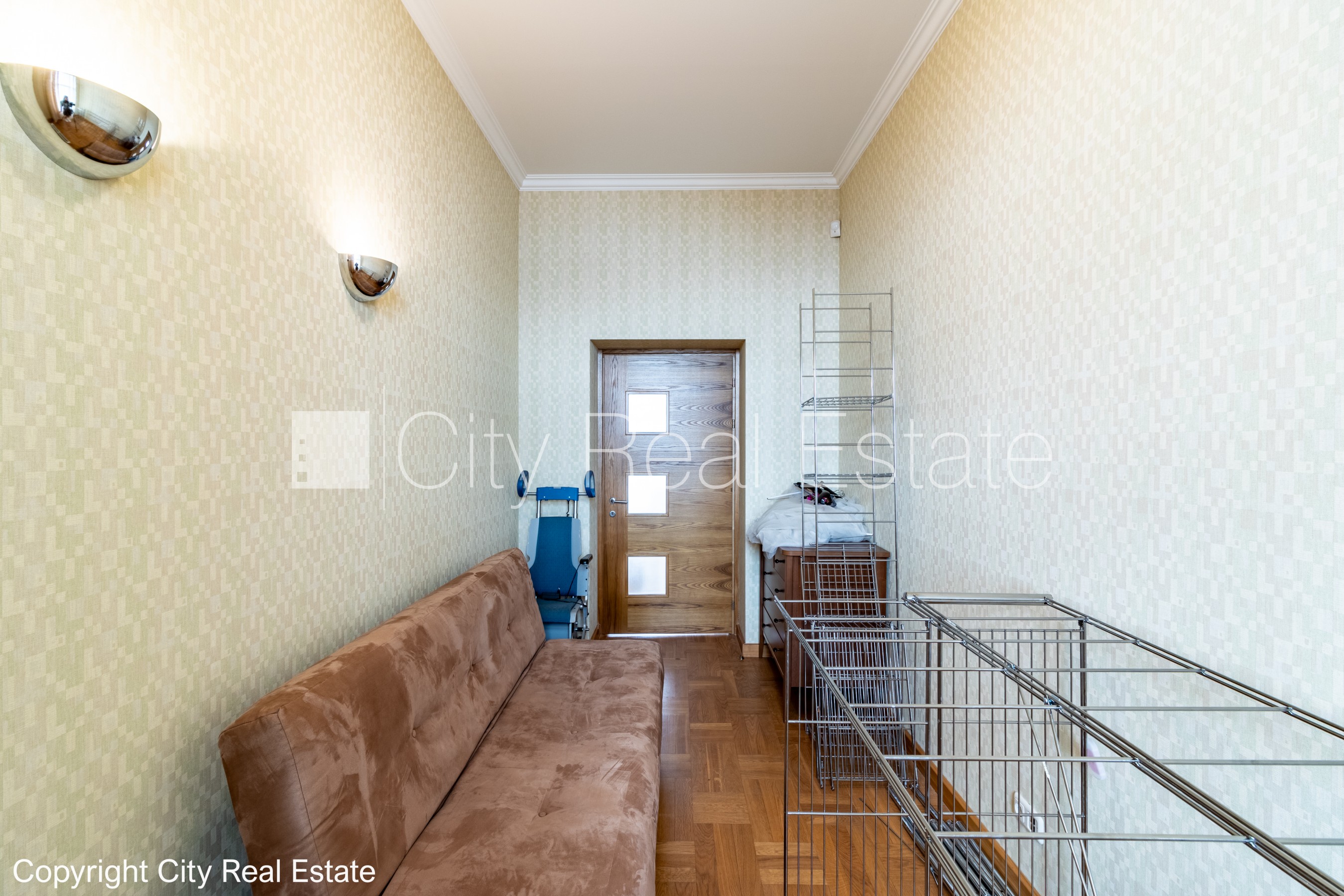 Sludinājumi. Fasādes māja, renovēta māja, slēgts pagalms, vieta automašīnai, ieeja no ielas un pagalma, ir Cena: 1200 EUR/mēn Foto #9