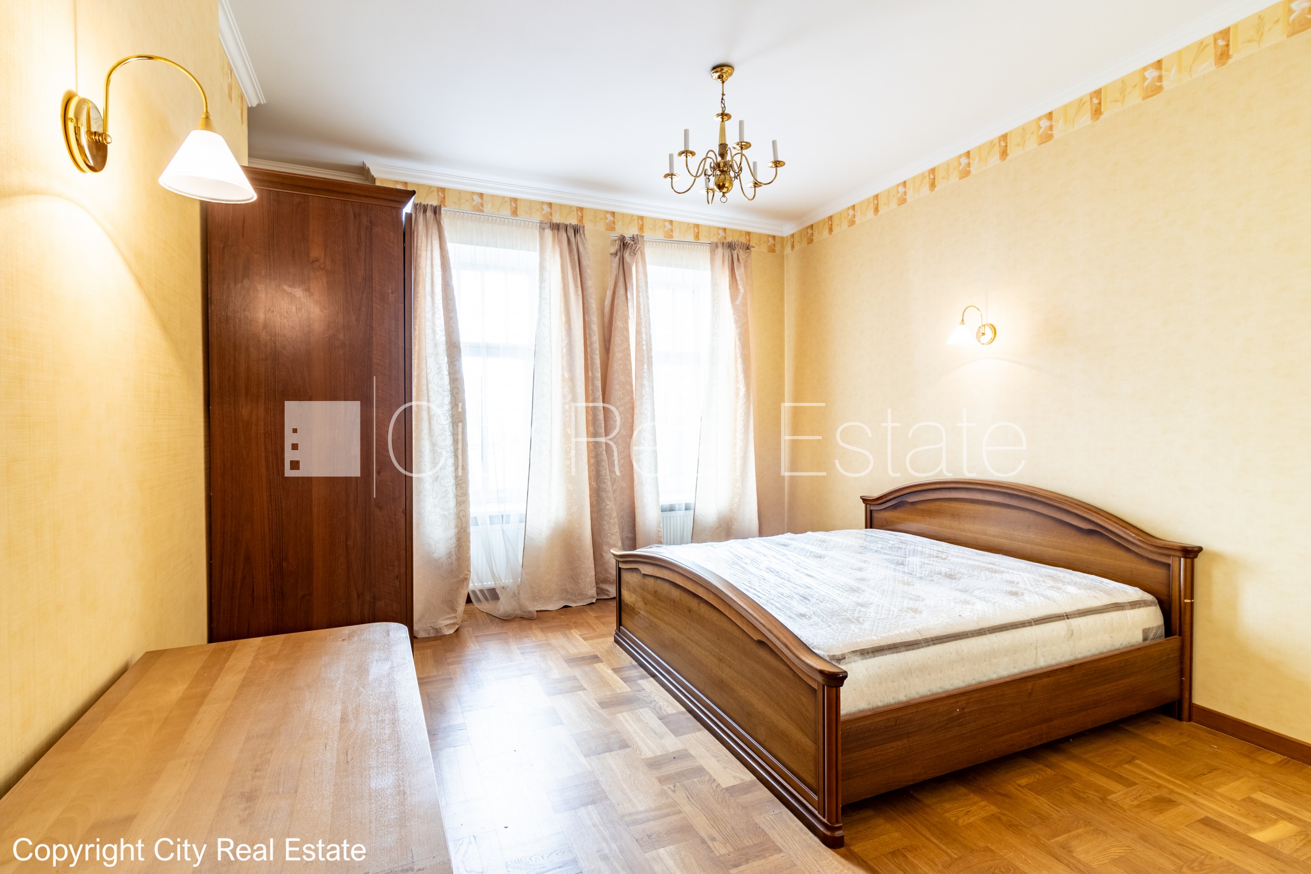 Sludinājumi. Fasādes māja, renovēta māja, slēgts pagalms, vieta automašīnai, ieeja no ielas un pagalma, ir Cena: 1200 EUR/mēn Foto #11