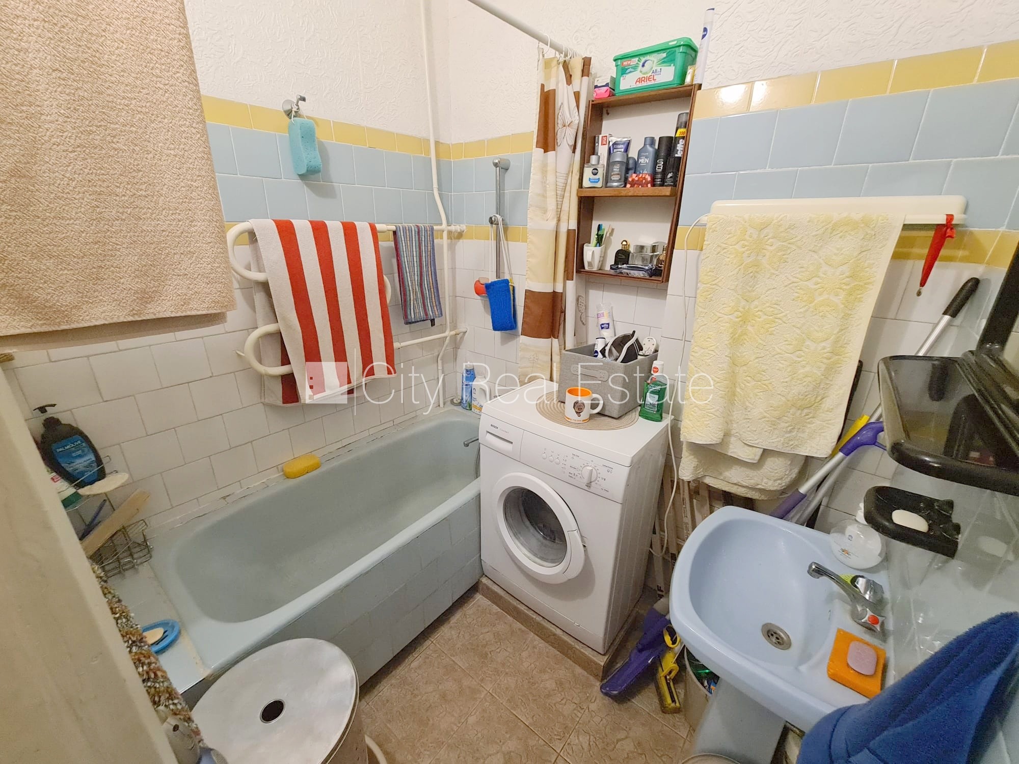 Sludinājumi. Zeme īpašumā, fasādes māja, slēgts pagalms, vieta automašīnai, ieeja no pagalma, kāpņu telpa pēc Cena: 84000 EUR Foto #16