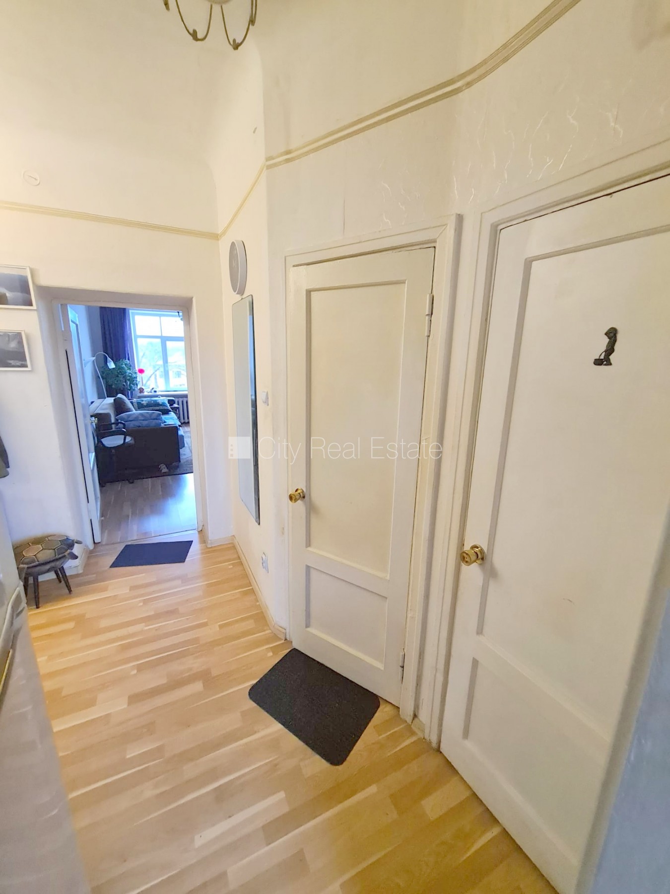 Sludinājumi. Zeme īpašumā, fasādes māja, slēgts pagalms, vieta automašīnai, ieeja no pagalma, kāpņu telpa pēc Cena: 84000 EUR Foto #15