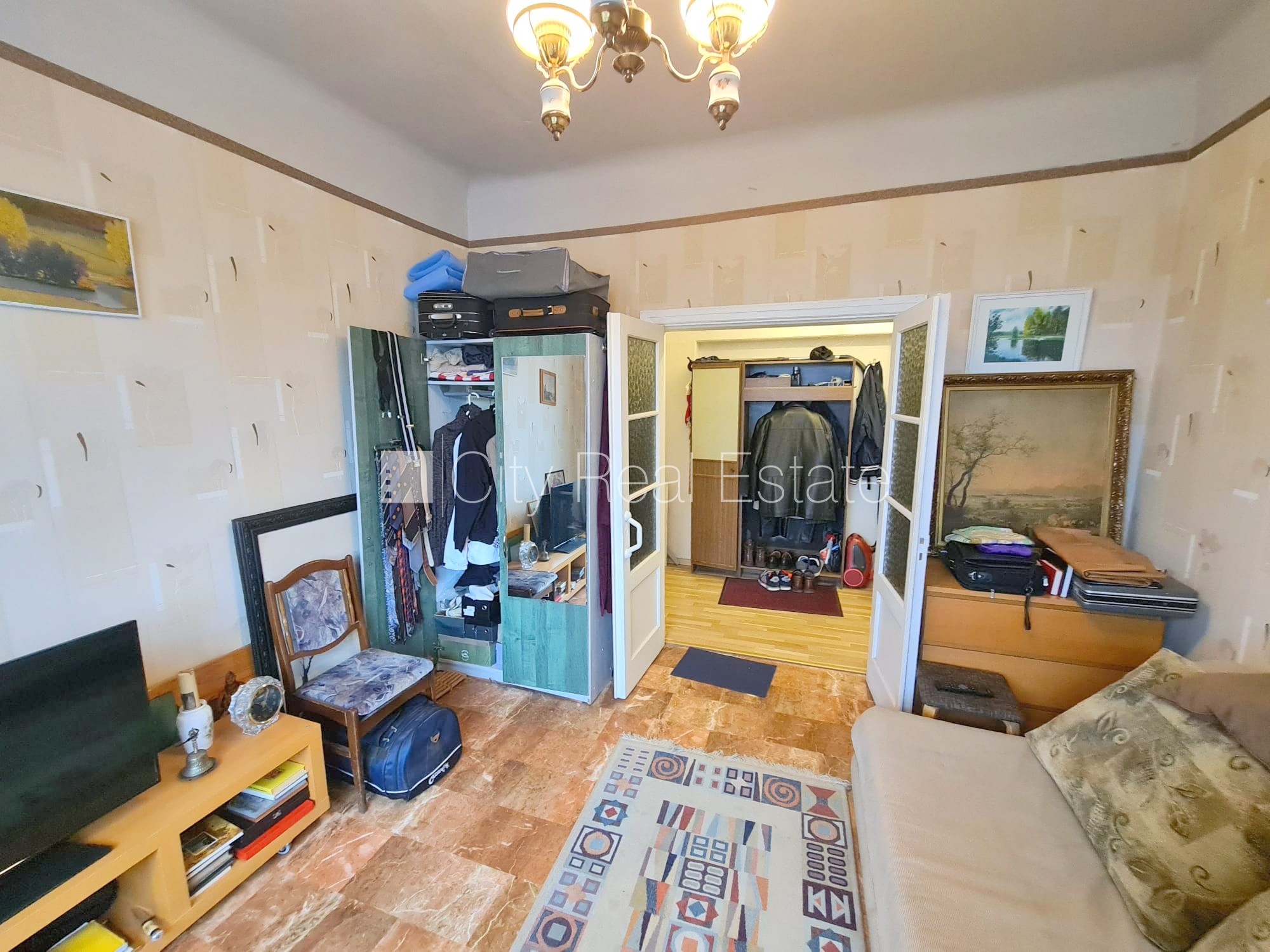 Sludinājumi. Zeme īpašumā, fasādes māja, slēgts pagalms, vieta automašīnai, ieeja no pagalma, kāpņu telpa pēc Cena: 84000 EUR Foto #9