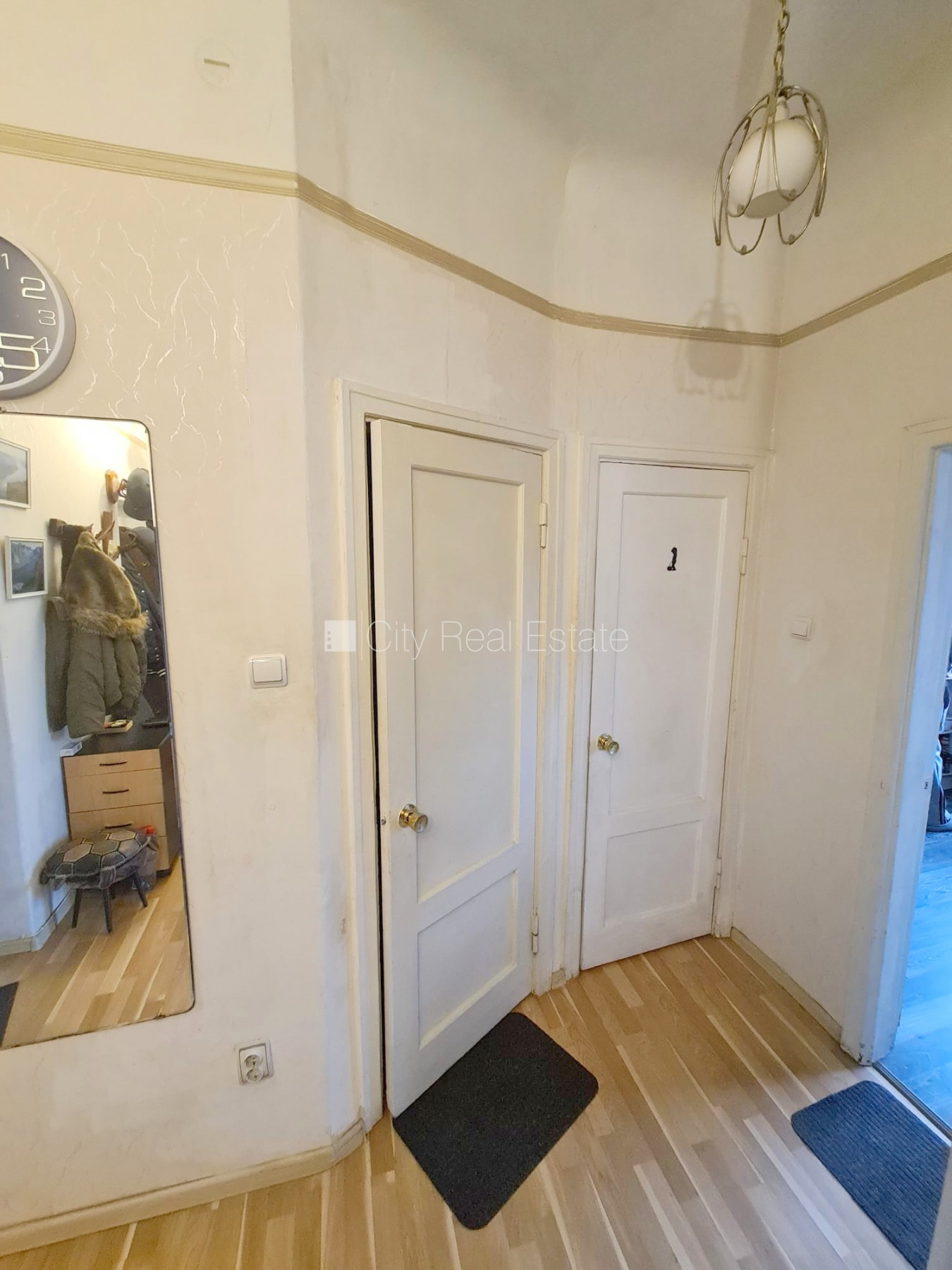 Sludinājumi. Zeme īpašumā, fasādes māja, slēgts pagalms, vieta automašīnai, ieeja no pagalma, kāpņu telpa pēc Cena: 84000 EUR Foto #17