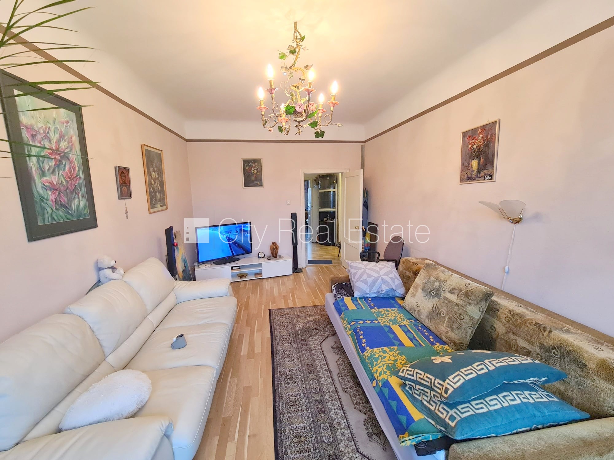 Sludinājumi. Zeme īpašumā, fasādes māja, slēgts pagalms, vieta automašīnai, ieeja no pagalma, kāpņu telpa pēc Cena: 84000 EUR Foto #4