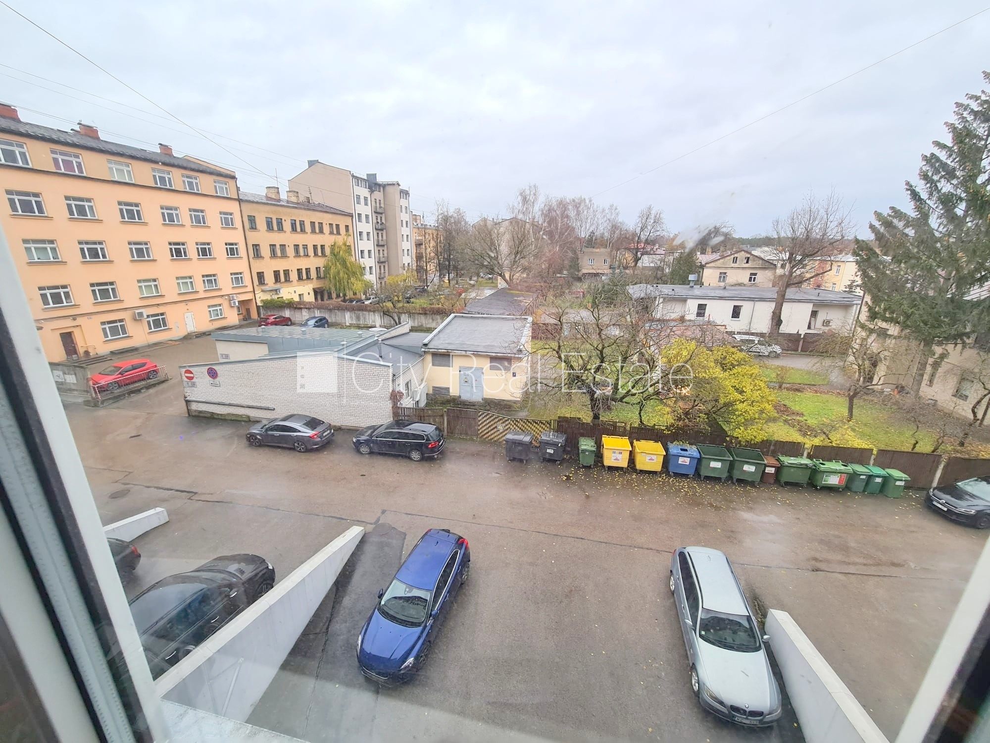 Sludinājumi. Zeme īpašumā, fasādes māja, slēgts pagalms, vieta automašīnai, ieeja no pagalma, kāpņu telpa pēc Cena: 84000 EUR Foto #14