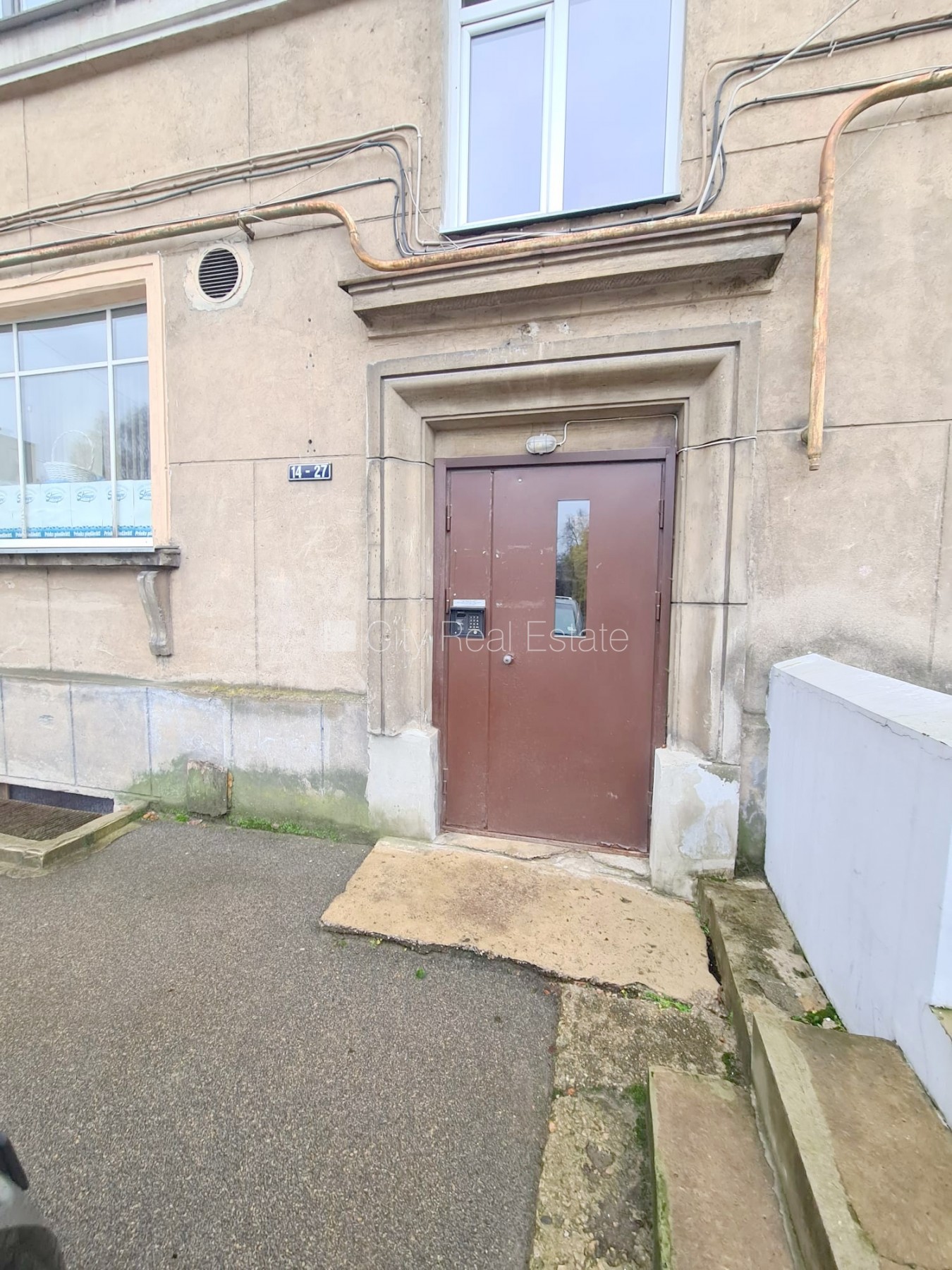 Sludinājumi. Zeme īpašumā, fasādes māja, slēgts pagalms, vieta automašīnai, ieeja no pagalma, kāpņu telpa pēc Cena: 84000 EUR Foto #22