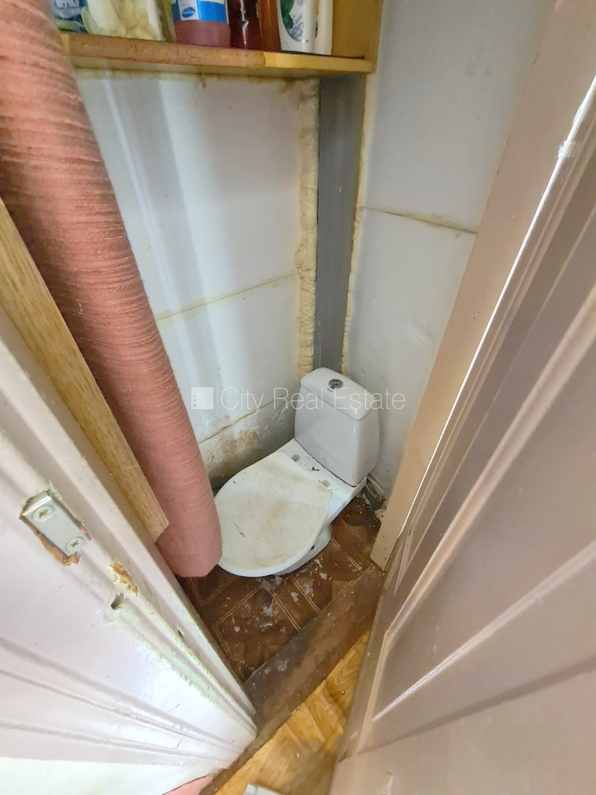 Sludinājumi. Pagalma ēka, slēgts pagalms, ieeja no pagalma, logi vērsti uz pagalma pusi, istaba izolēta, Cena: 160 EUR/mēn Foto #9