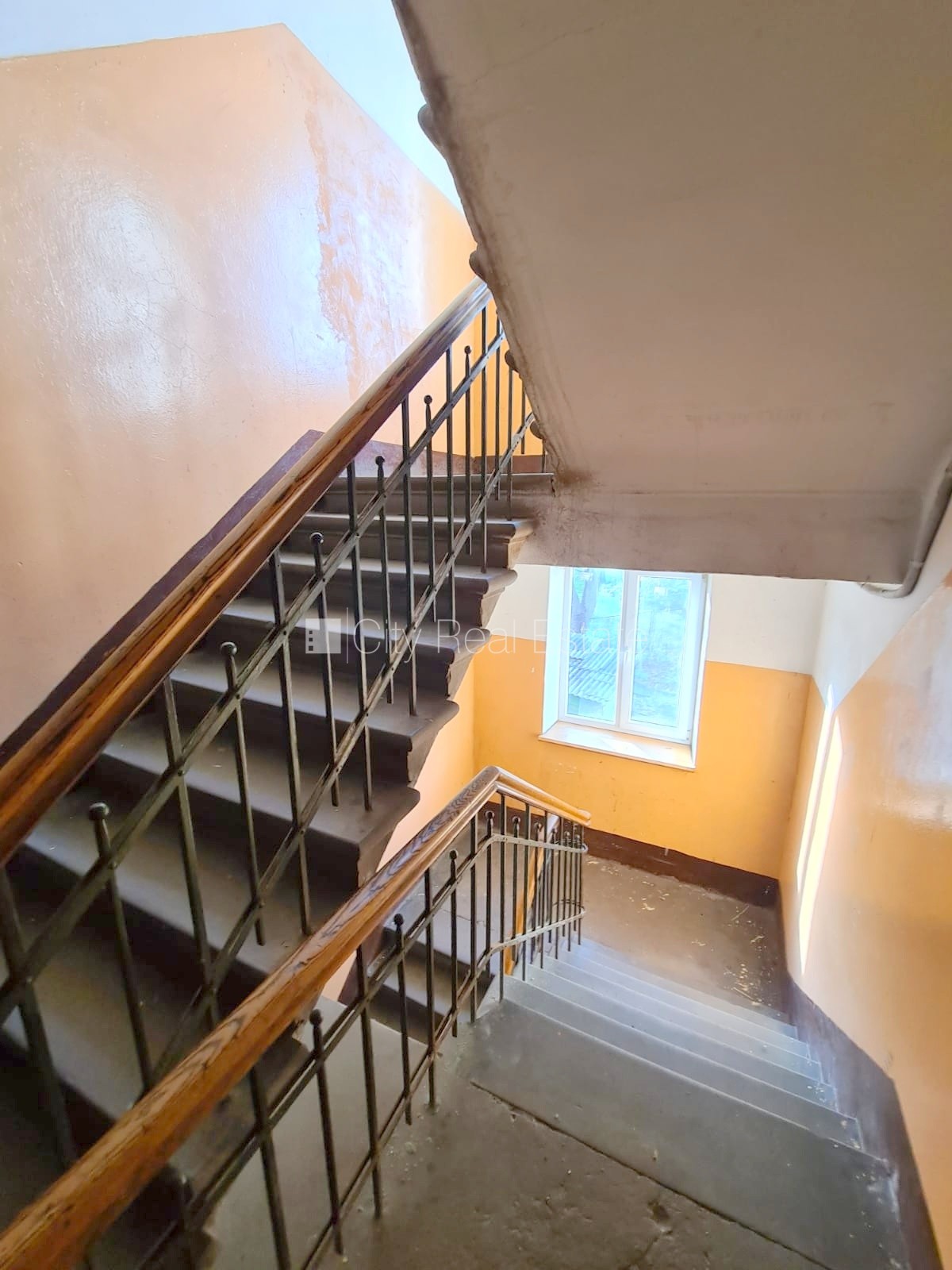 Sludinājumi. Pagalma ēka, slēgts pagalms, ieeja no pagalma, logi vērsti uz pagalma pusi, istaba izolēta, Cena: 160 EUR/mēn Foto #11