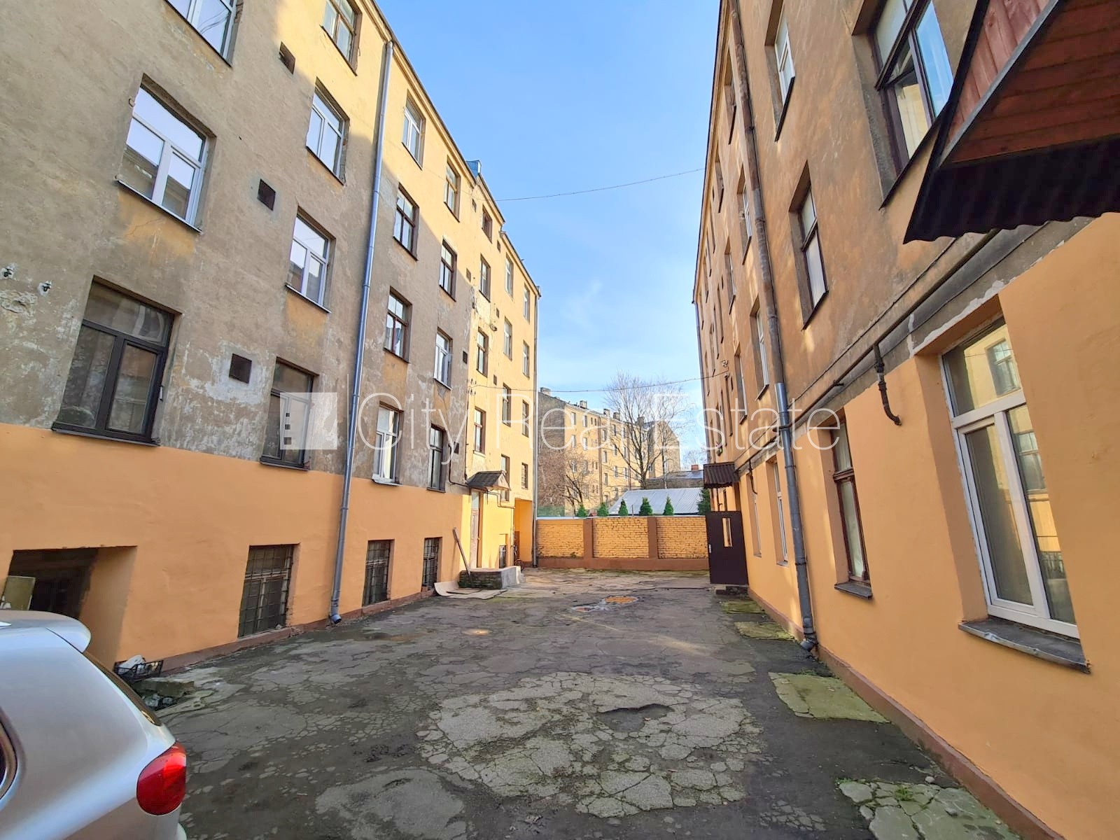 Sludinājumi. Pagalma ēka, slēgts pagalms, ieeja no pagalma, logi vērsti uz pagalma pusi, istaba izolēta, Cena: 160 EUR/mēn Foto #13