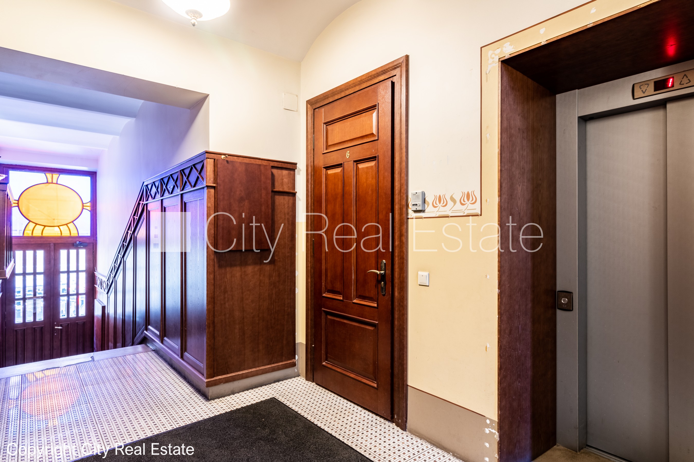 Sludinājumi. Fasādes māja, renovēta māja, ieeja no ielas, ir lifts, kāpņu telpa pēc kapitālā remonta, logi Cena: 1465 EUR/mēn Foto #19