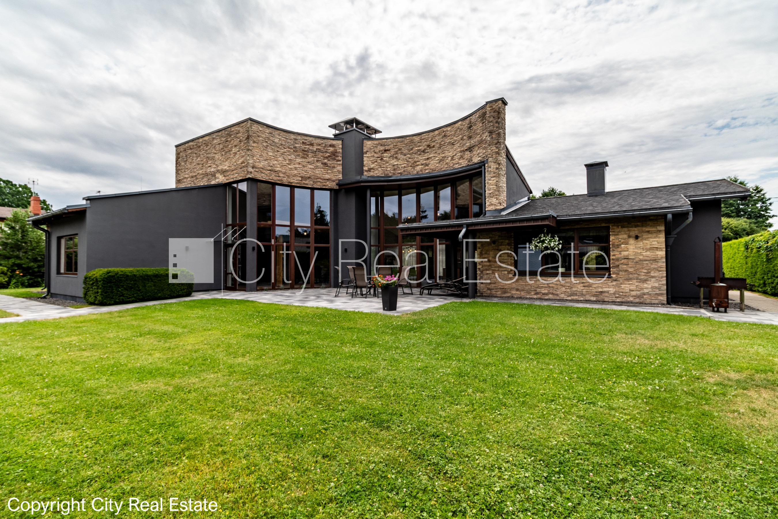 Sludinājumi. Zeme īpašumā, privātmāja, jaunceltne, keramzīta bloku sienas, energo efektīva māja, labiekārtota Cena: 990000 EUR Foto #1