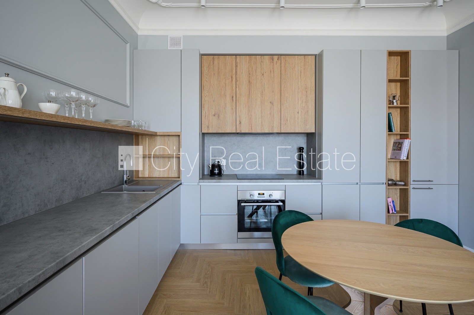 Sludinājumi. Renovēta māja, ir lifts, kāpņu telpa pēc kapitālā remonta, logi vērsti uz ielas pusi, istabas Cena: 850 EUR/mēn Foto #4