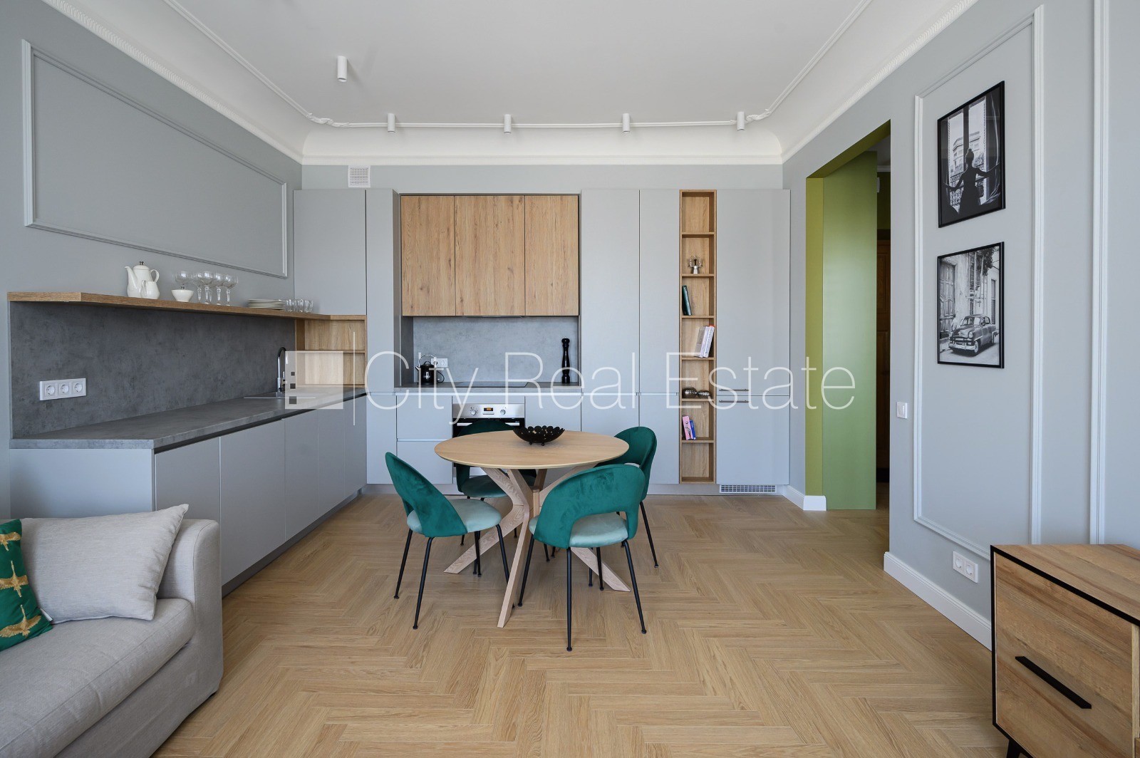 Sludinājumi. Renovēta māja, ir lifts, kāpņu telpa pēc kapitālā remonta, logi vērsti uz ielas pusi, istabas Cena: 850 EUR/mēn Foto #3