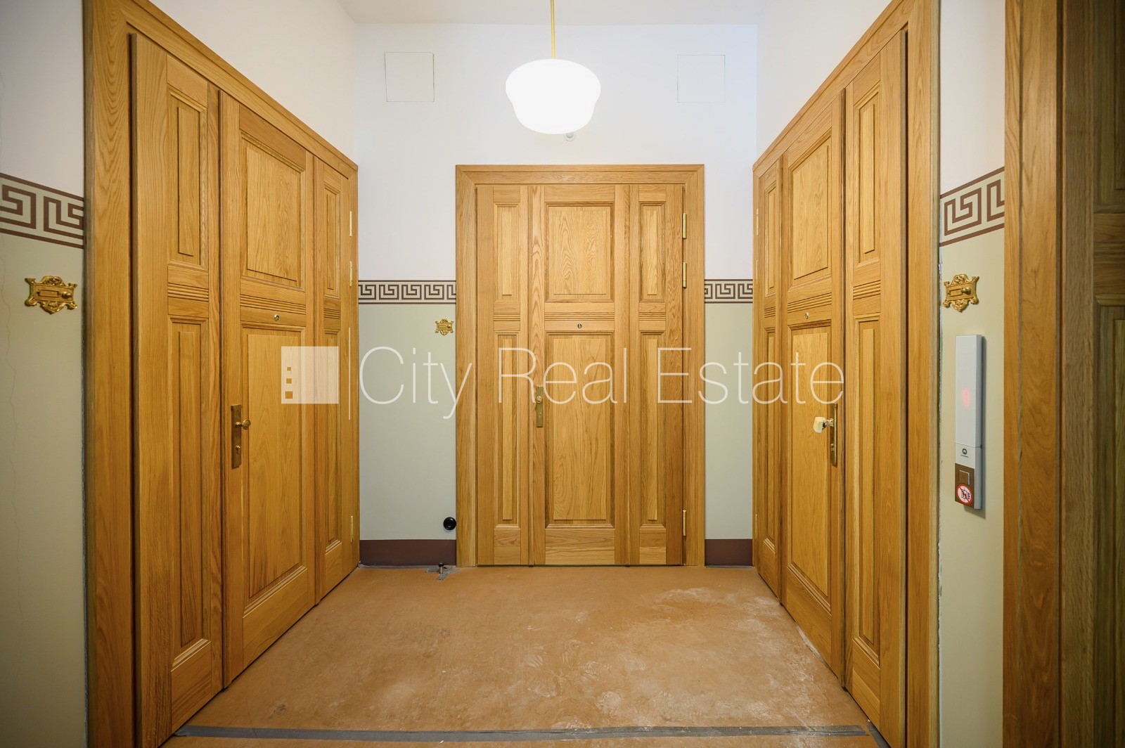 Sludinājumi. Renovēta māja, ir lifts, kāpņu telpa pēc kapitālā remonta, logi vērsti uz ielas pusi, istabas Cena: 850 EUR/mēn Foto #11