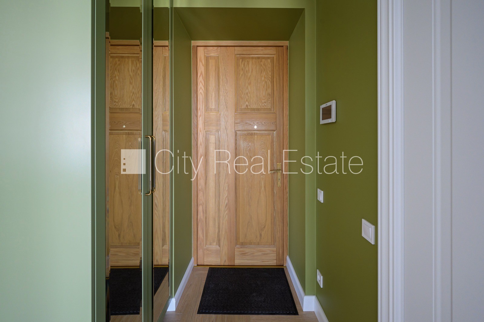 Sludinājumi. Renovēta māja, ir lifts, kāpņu telpa pēc kapitālā remonta, logi vērsti uz ielas pusi, istabas Cena: 850 EUR/mēn Foto #8