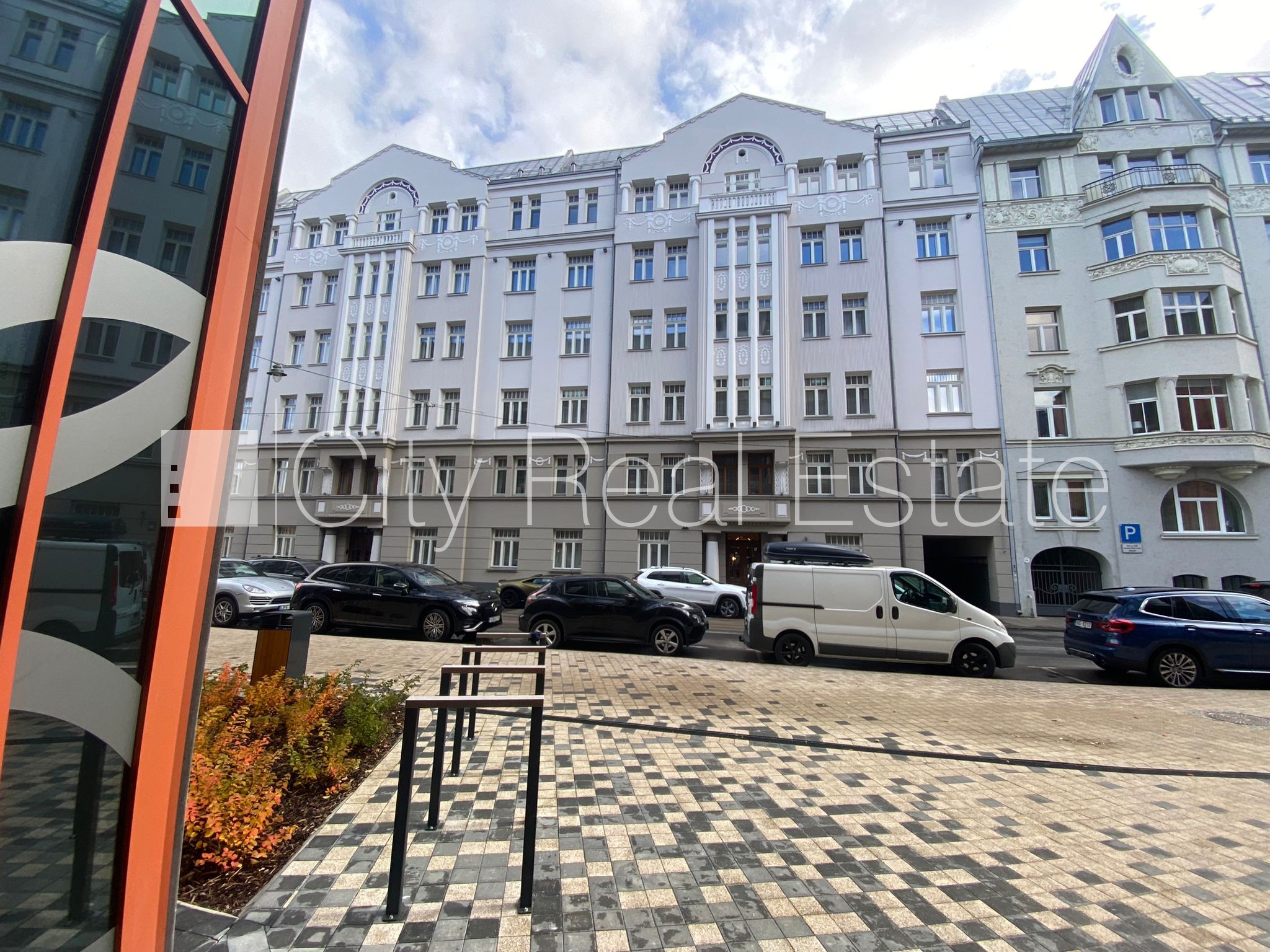 Sludinājumi. Renovēta māja, ir lifts, kāpņu telpa pēc kapitālā remonta, logi vērsti uz ielas pusi, istabas Cena: 850 EUR/mēn Foto #13