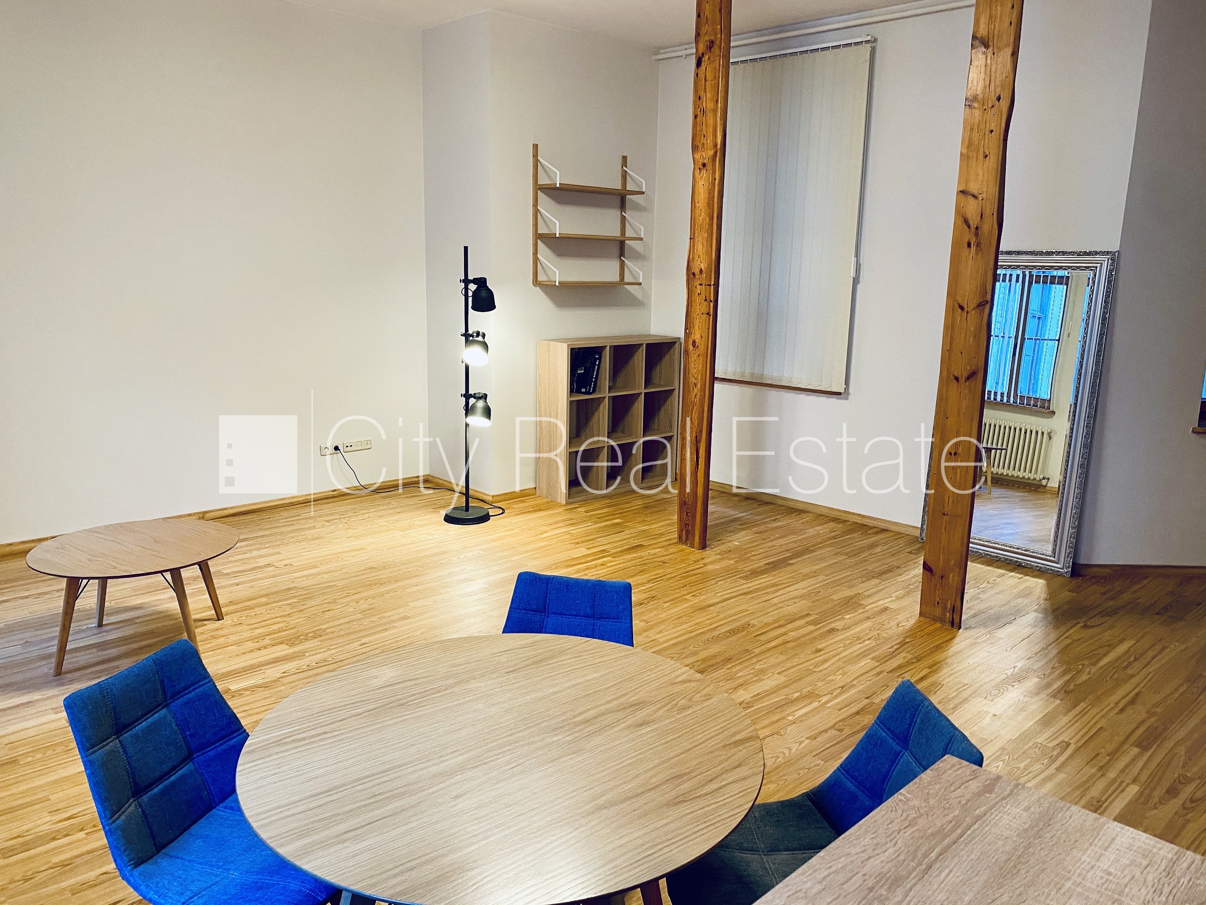 Sludinājumi. Pagalma māja, slēgts pagalms, ieeja no pagalma, guļamistabu skaits 1 gab., studio tipa, virtuve Cena: 660 EUR/mēn Foto #2