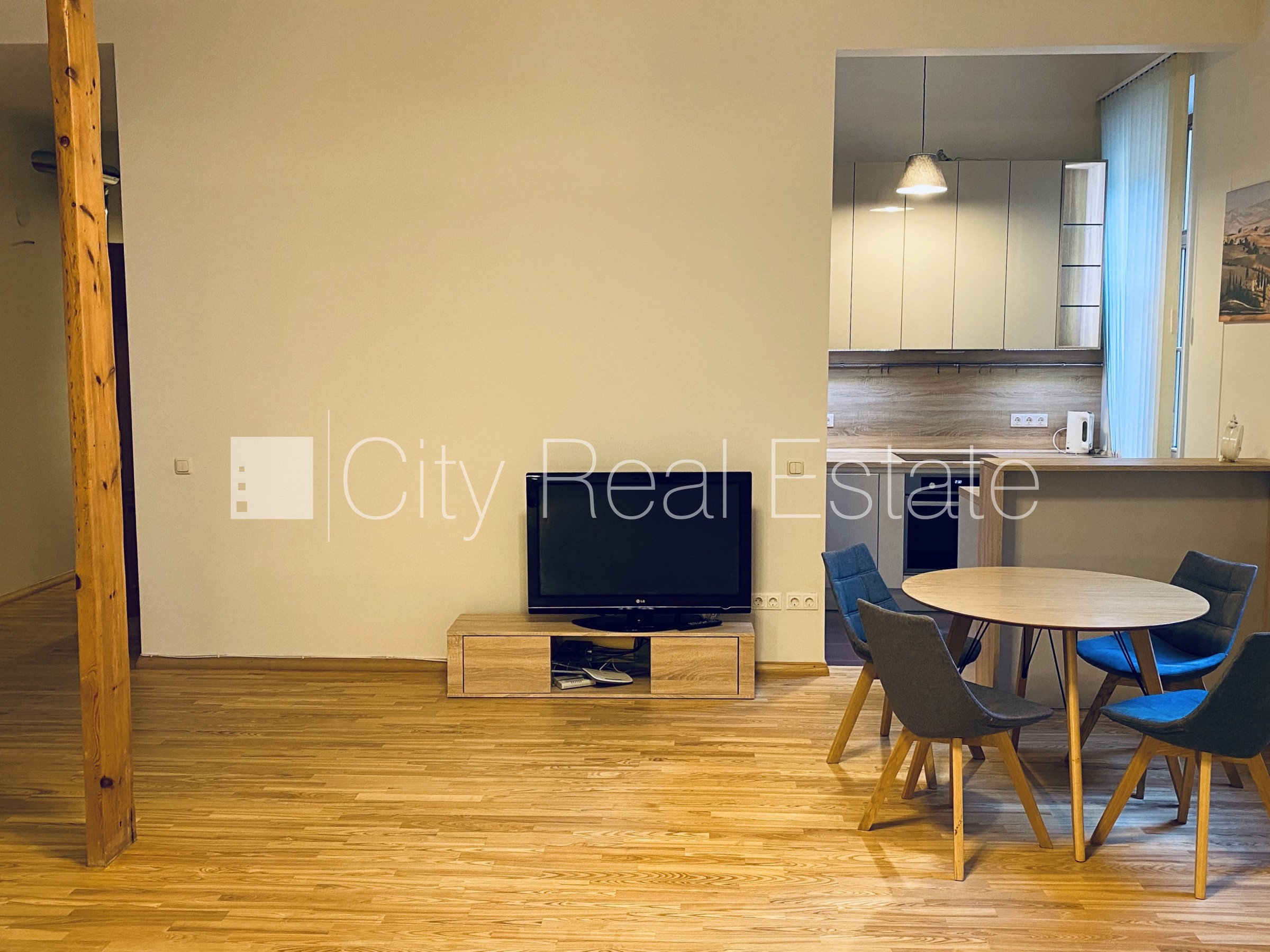 Sludinājumi. Pagalma māja, slēgts pagalms, ieeja no pagalma, guļamistabu skaits 1 gab., studio tipa, virtuve Cena: 660 EUR/mēn Foto #4