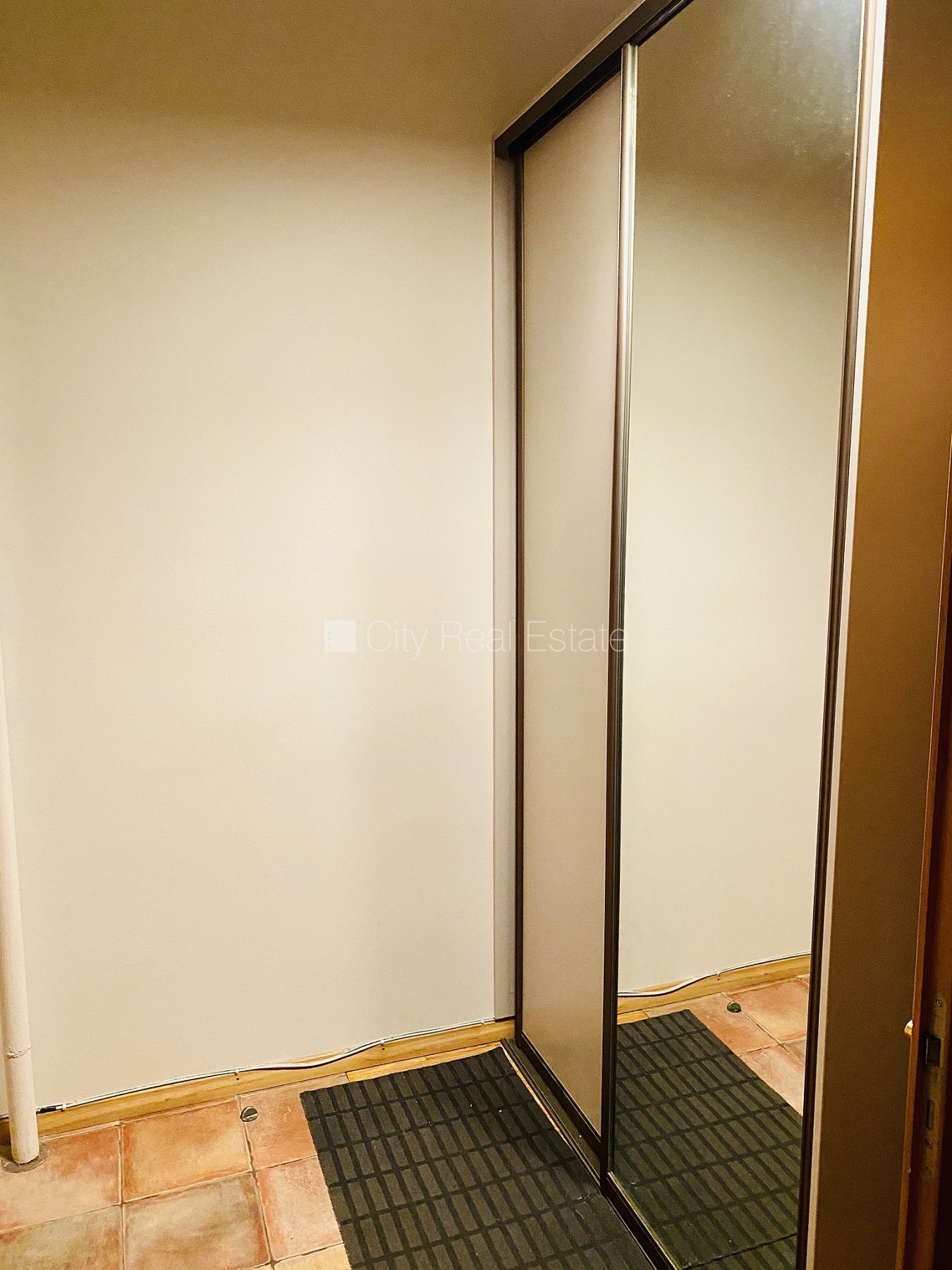 Sludinājumi. Pagalma māja, slēgts pagalms, ieeja no pagalma, guļamistabu skaits 1 gab., studio tipa, virtuve Cena: 660 EUR/mēn Foto #11
