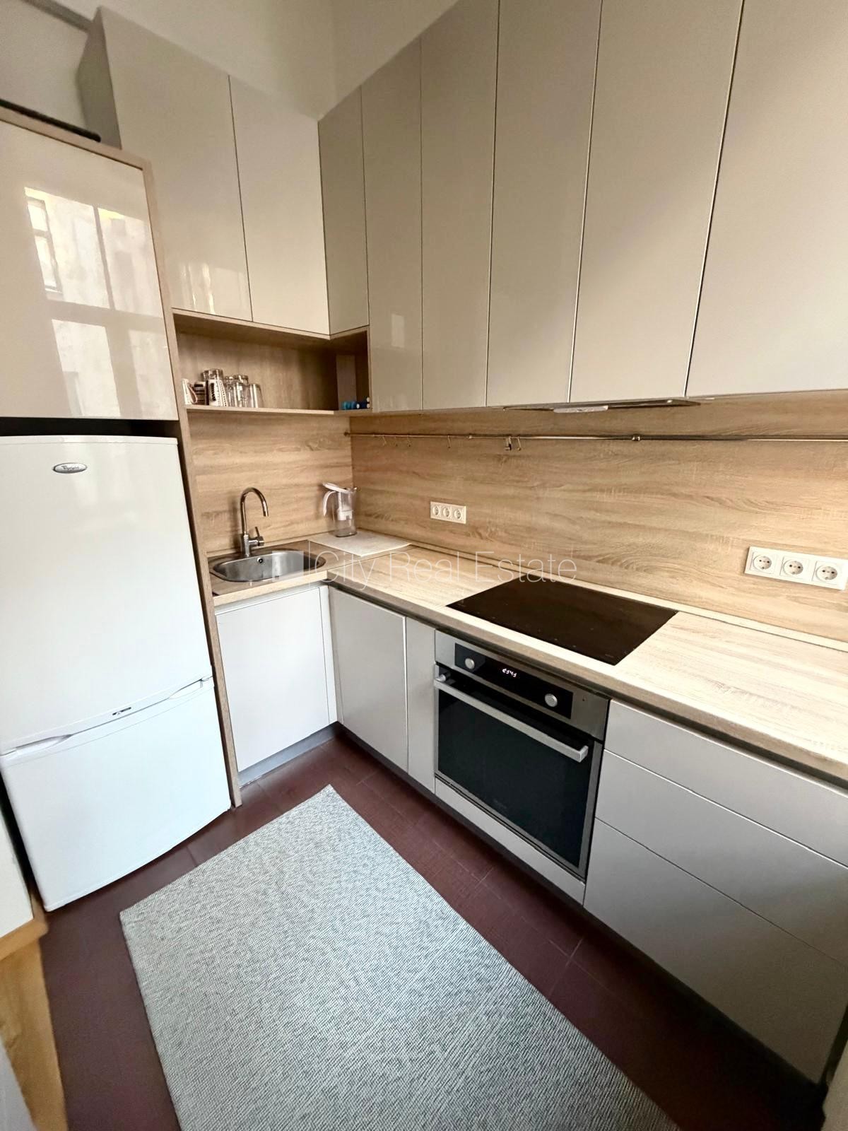 Sludinājumi. Pagalma māja, slēgts pagalms, ieeja no pagalma, guļamistabu skaits 1 gab., studio tipa, virtuve Cena: 660 EUR/mēn Foto #6