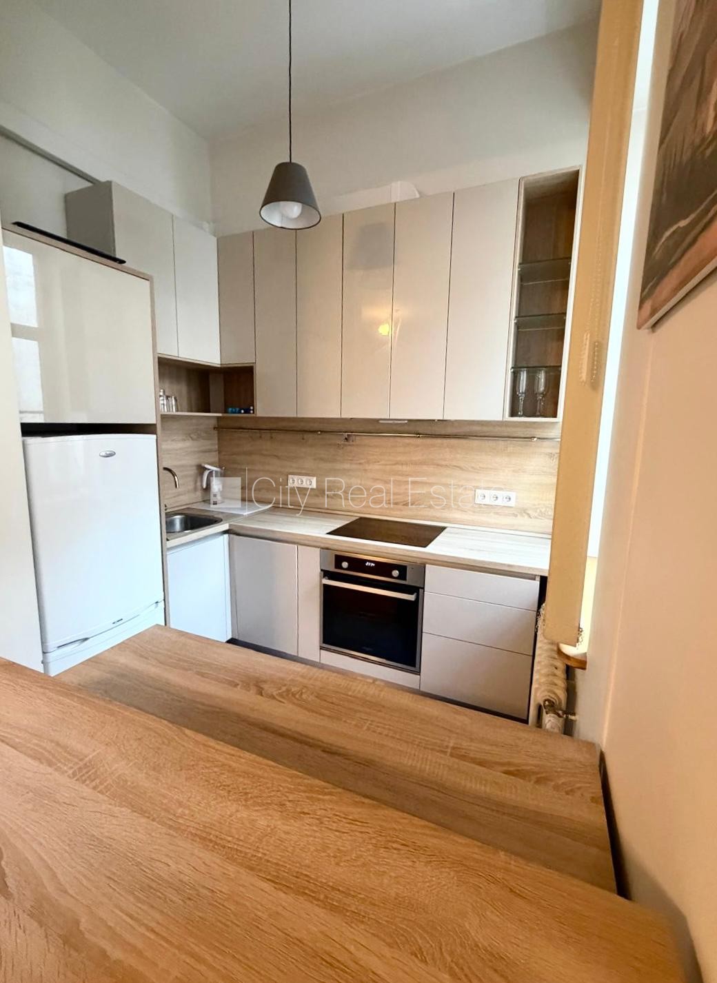 Sludinājumi. Pagalma māja, slēgts pagalms, ieeja no pagalma, guļamistabu skaits 1 gab., studio tipa, virtuve Cena: 660 EUR/mēn Foto #5