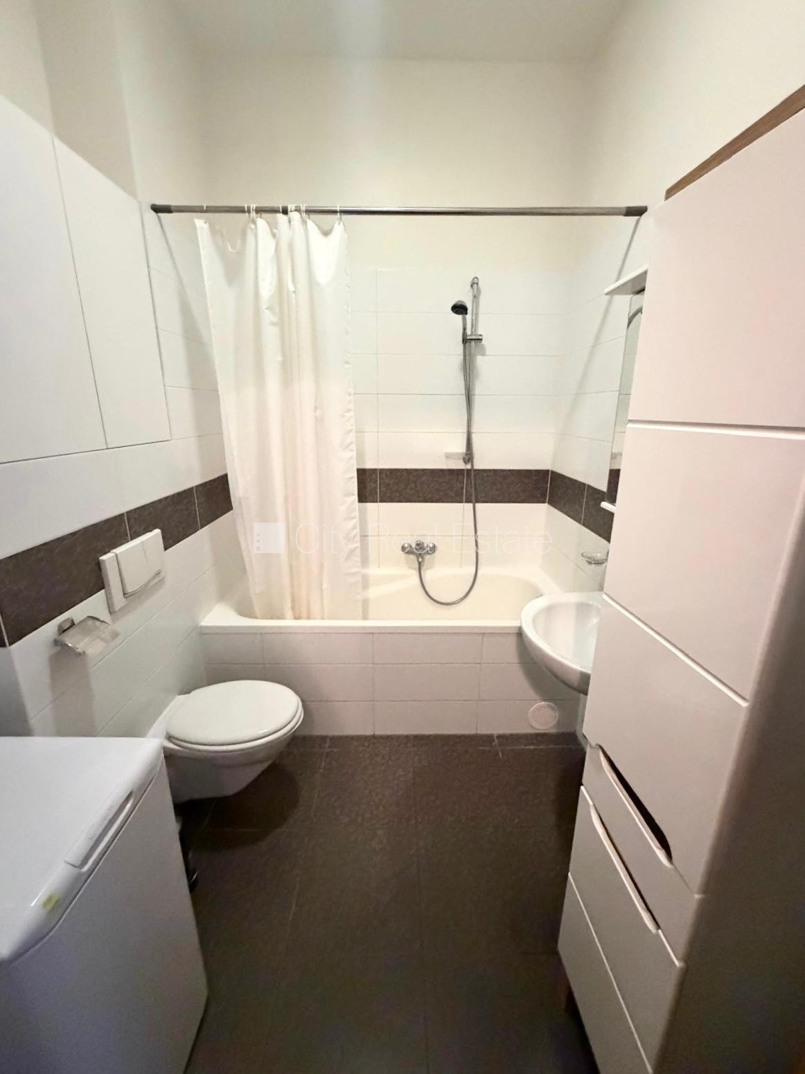 Sludinājumi. Pagalma māja, slēgts pagalms, ieeja no pagalma, guļamistabu skaits 1 gab., studio tipa, virtuve Cena: 660 EUR/mēn Foto #14