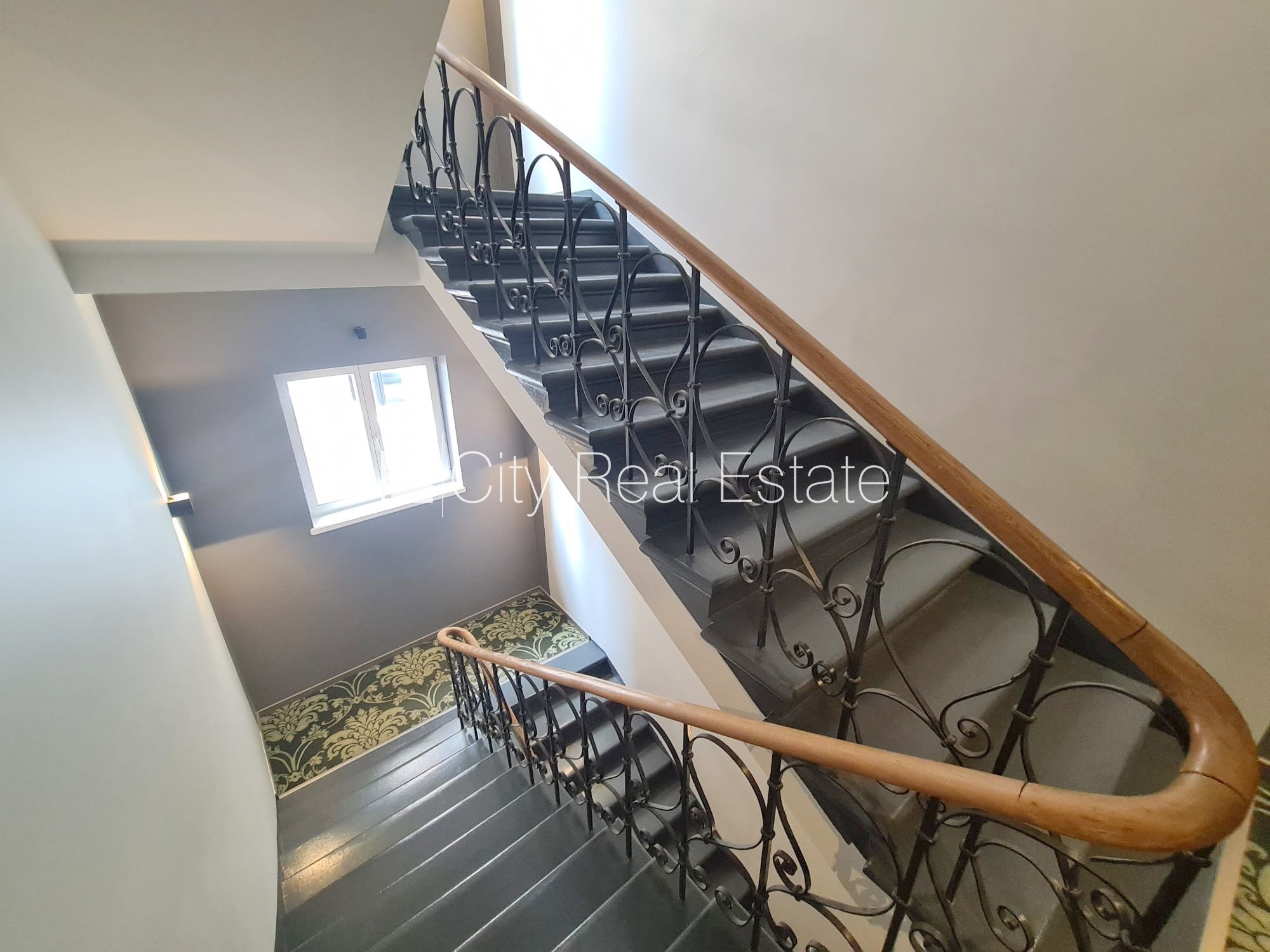 Sludinājumi. Fasādes māja, renovēta māja, slēgts pagalms, ieeja no pagalma, ir lifts, kāpņu telpa pēc kapitālā Cena: 360 EUR/mēn Foto #21