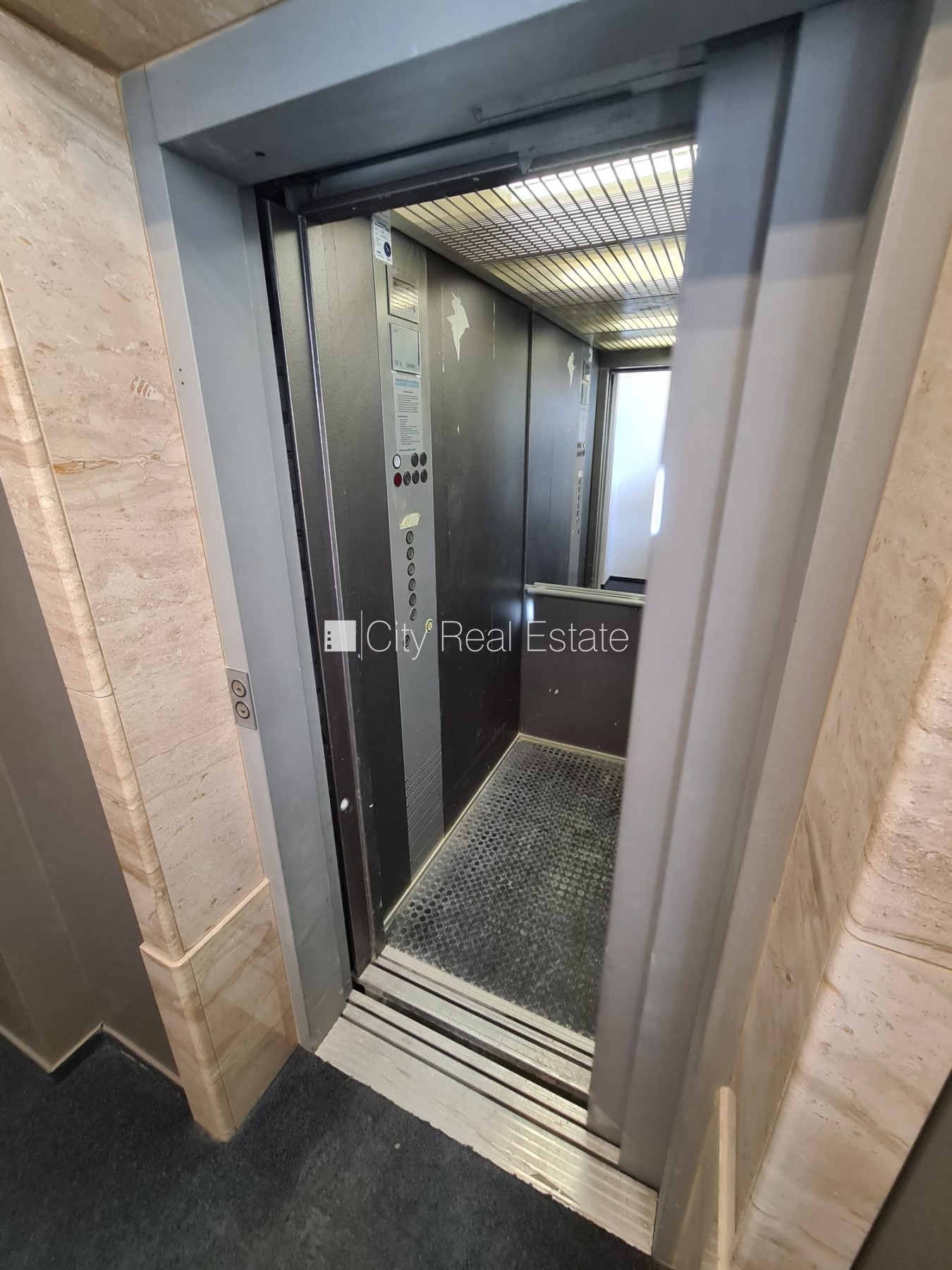 Sludinājumi. Fasādes māja, renovēta māja, slēgts pagalms, ieeja no pagalma, ir lifts, kāpņu telpa pēc kapitālā Cena: 360 EUR/mēn Foto #19