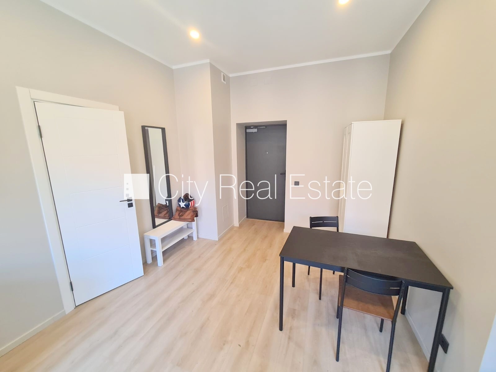 Sludinājumi. Fasādes māja, renovēta māja, slēgts pagalms, ieeja no pagalma, ir lifts, kāpņu telpa pēc kapitālā Cena: 360 EUR/mēn Foto #11