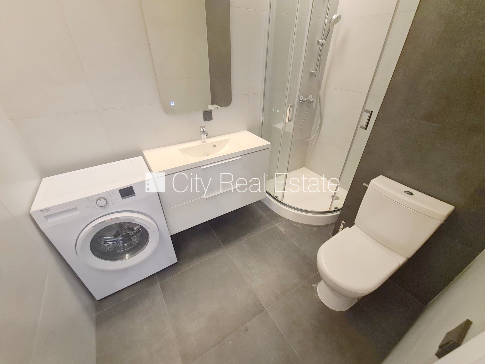 Sludinājumi. Fasādes māja, renovēta māja, slēgts pagalms, ieeja no pagalma, ir lifts, kāpņu telpa pēc kapitālā Cena: 360 EUR/mēn Foto #16