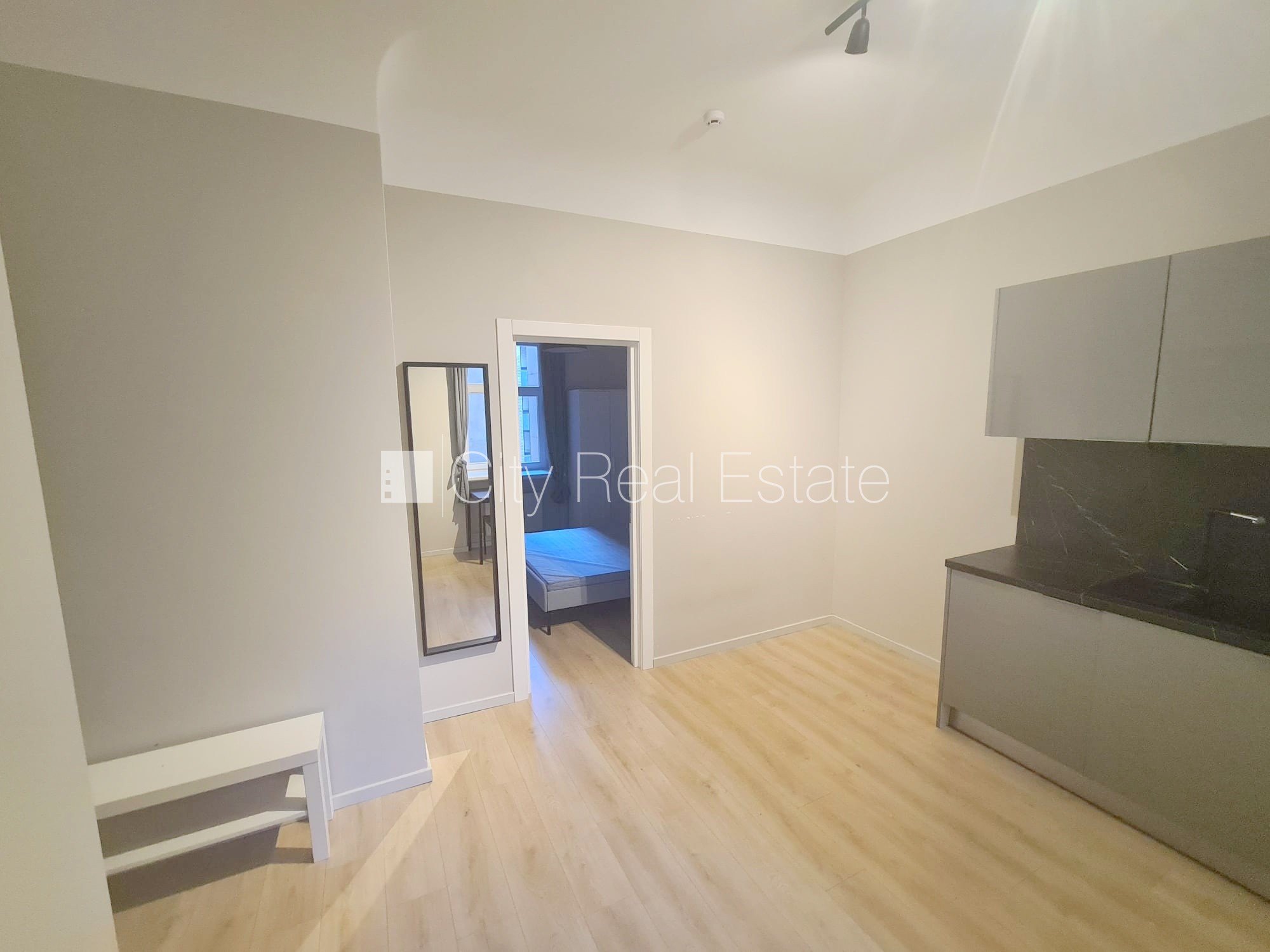 Sludinājumi. Pagalma ēka, renovēta māja, slēgts pagalms, ieeja no ielas un pagalma, ir lifts, kāpņu telpa pēc Cena: 420 EUR/mēn Foto #6