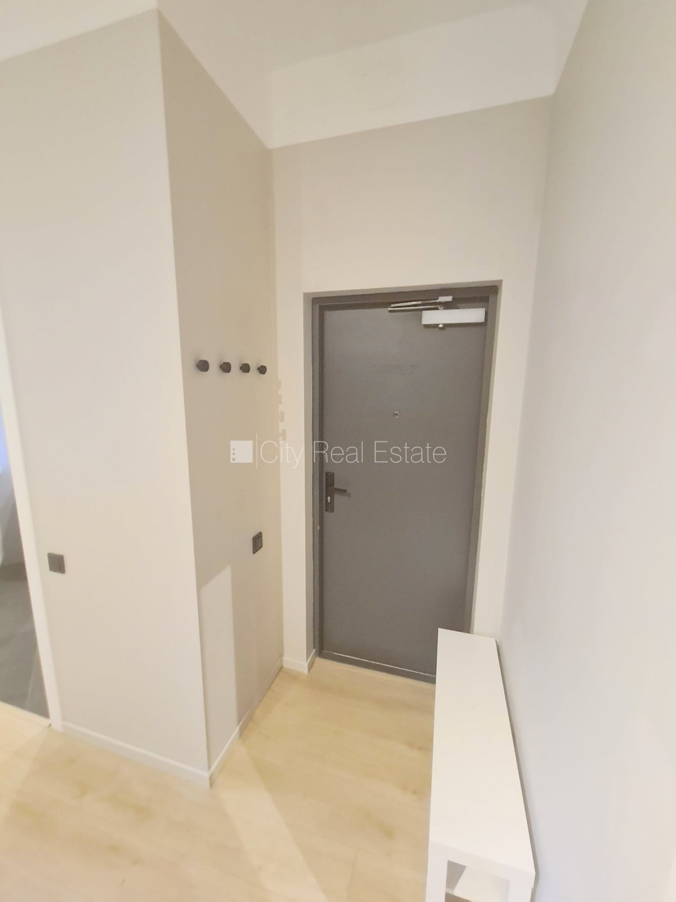 Sludinājumi. Pagalma ēka, renovēta māja, slēgts pagalms, ieeja no ielas un pagalma, ir lifts, kāpņu telpa pēc Cena: 420 EUR/mēn Foto #18