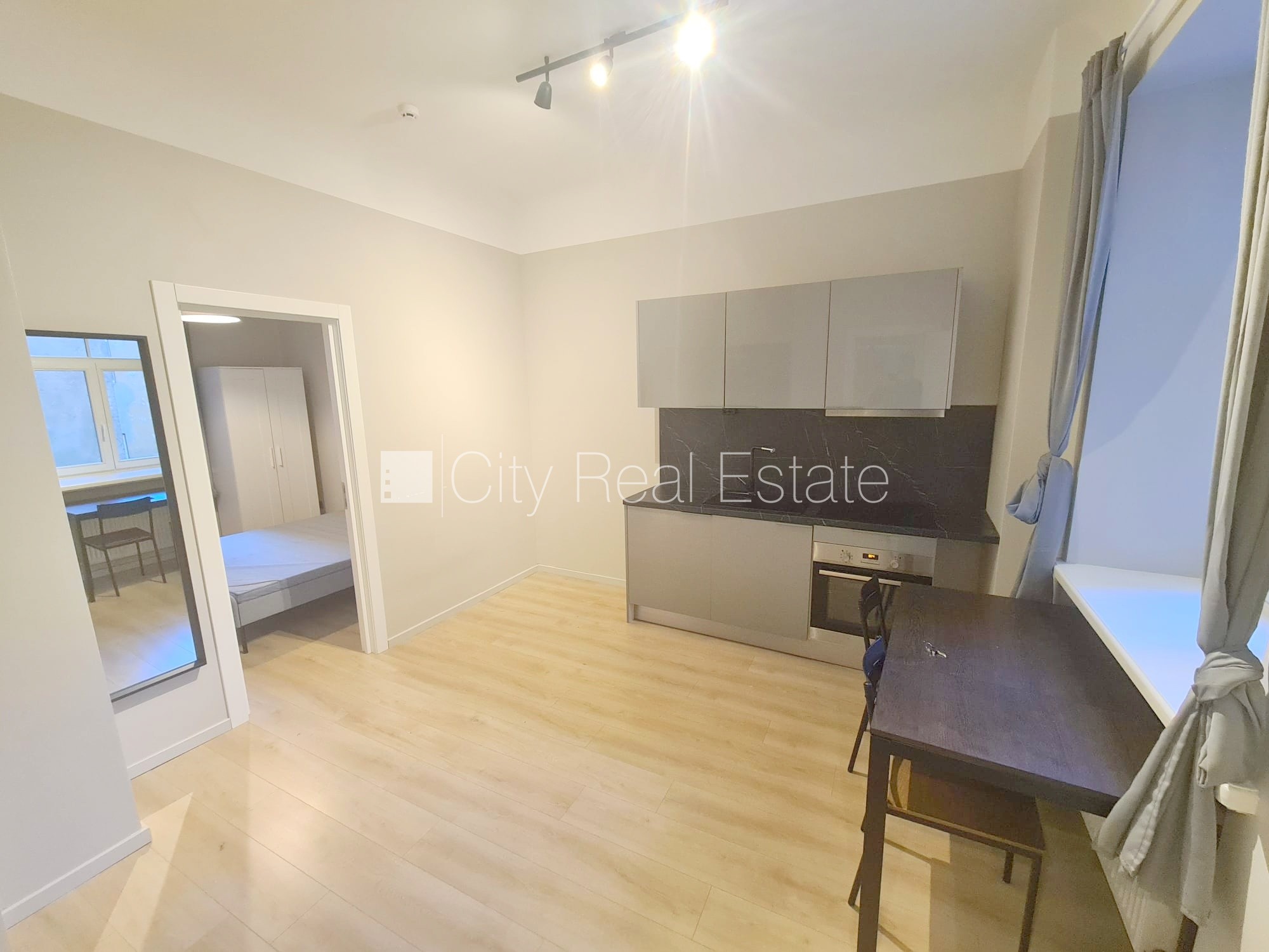 Sludinājumi. Pagalma ēka, renovēta māja, slēgts pagalms, ieeja no ielas un pagalma, ir lifts, kāpņu telpa pēc Cena: 420 EUR/mēn Foto #11