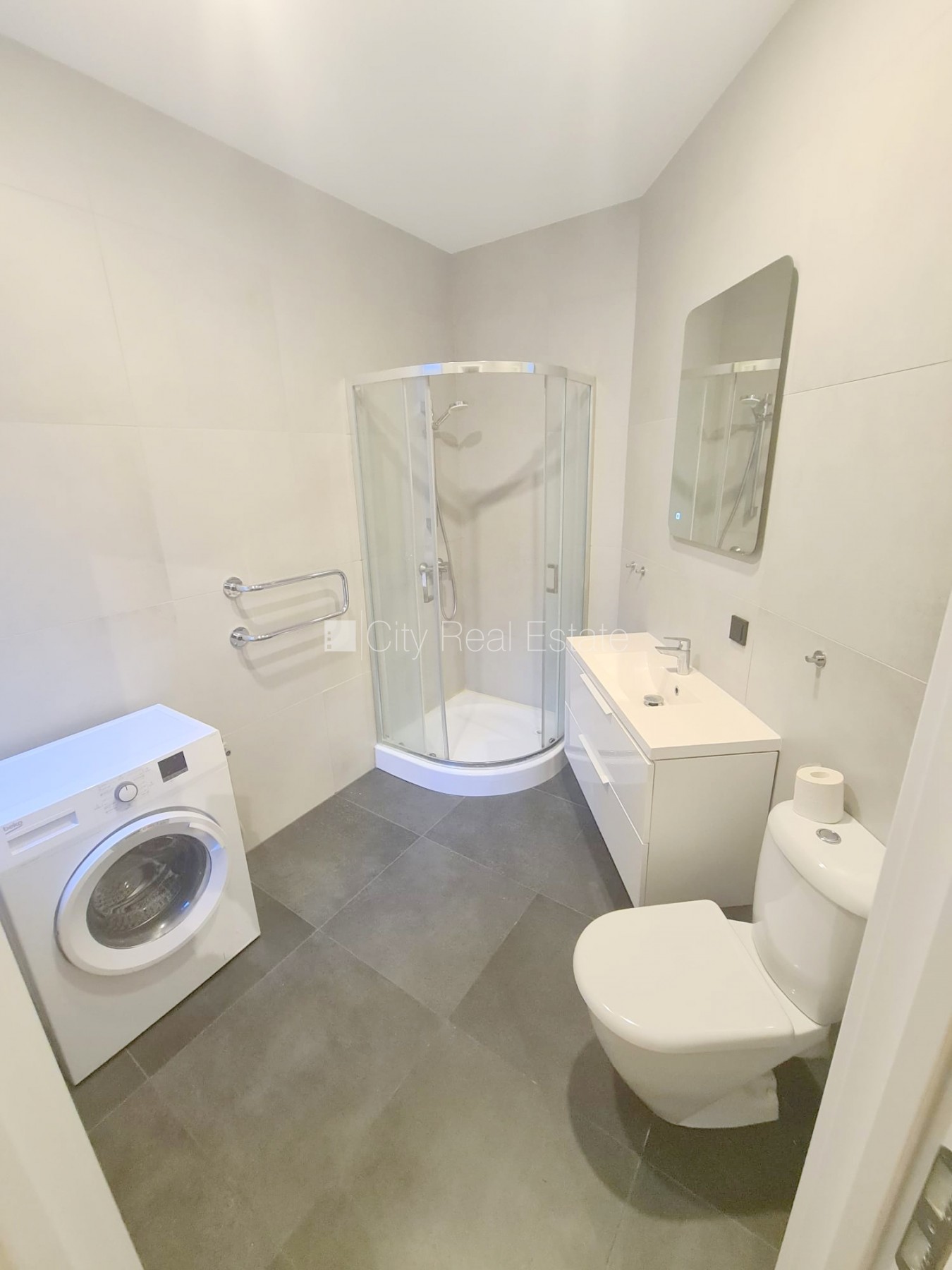 Sludinājumi. Pagalma ēka, renovēta māja, slēgts pagalms, ieeja no ielas un pagalma, ir lifts, kāpņu telpa pēc Cena: 420 EUR/mēn Foto #15