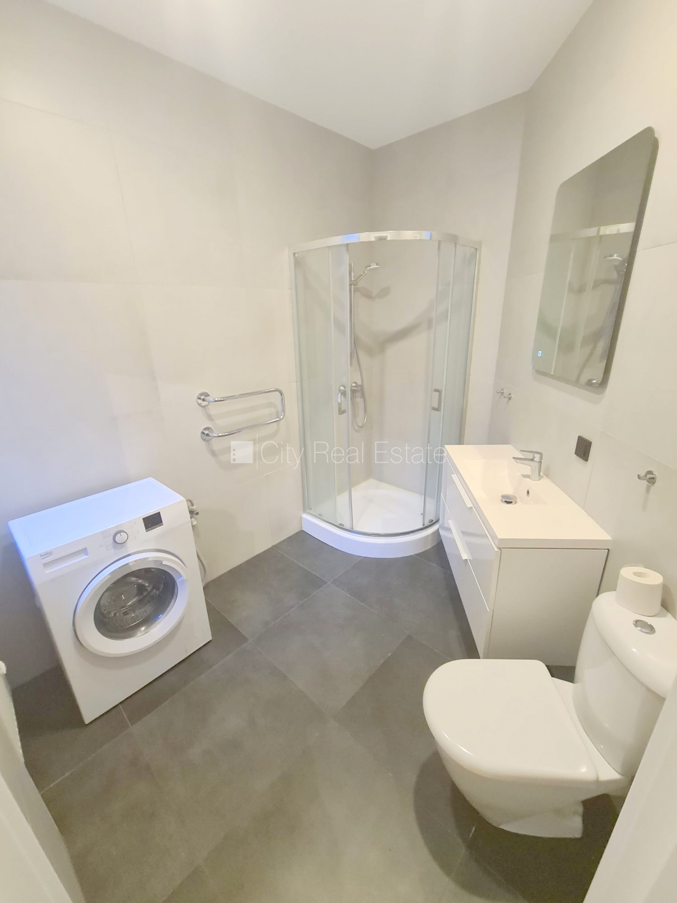 Sludinājumi. Pagalma ēka, renovēta māja, slēgts pagalms, ieeja no ielas un pagalma, ir lifts, kāpņu telpa pēc Cena: 420 EUR/mēn Foto #17